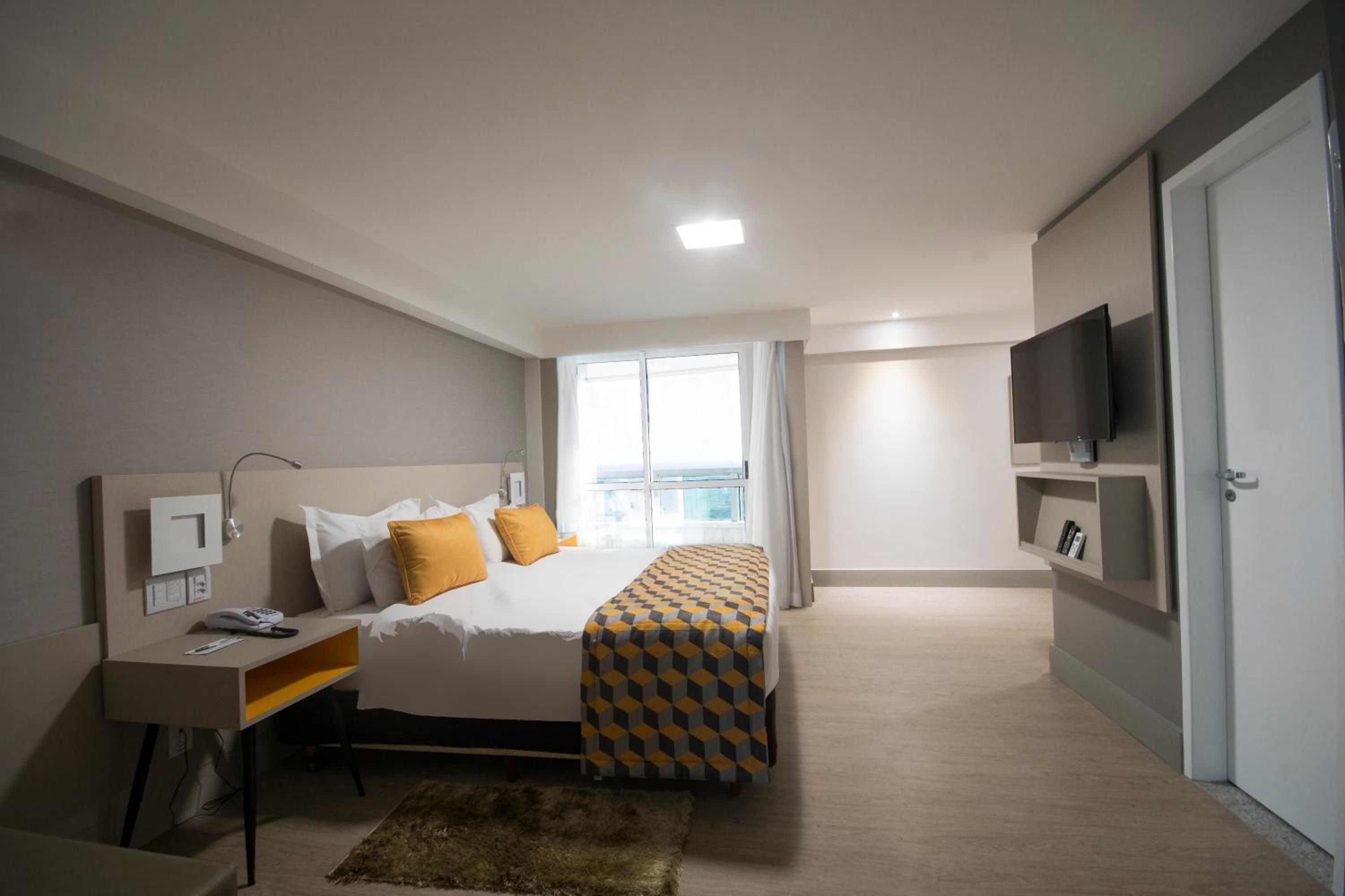 Queen Deluxe Suite