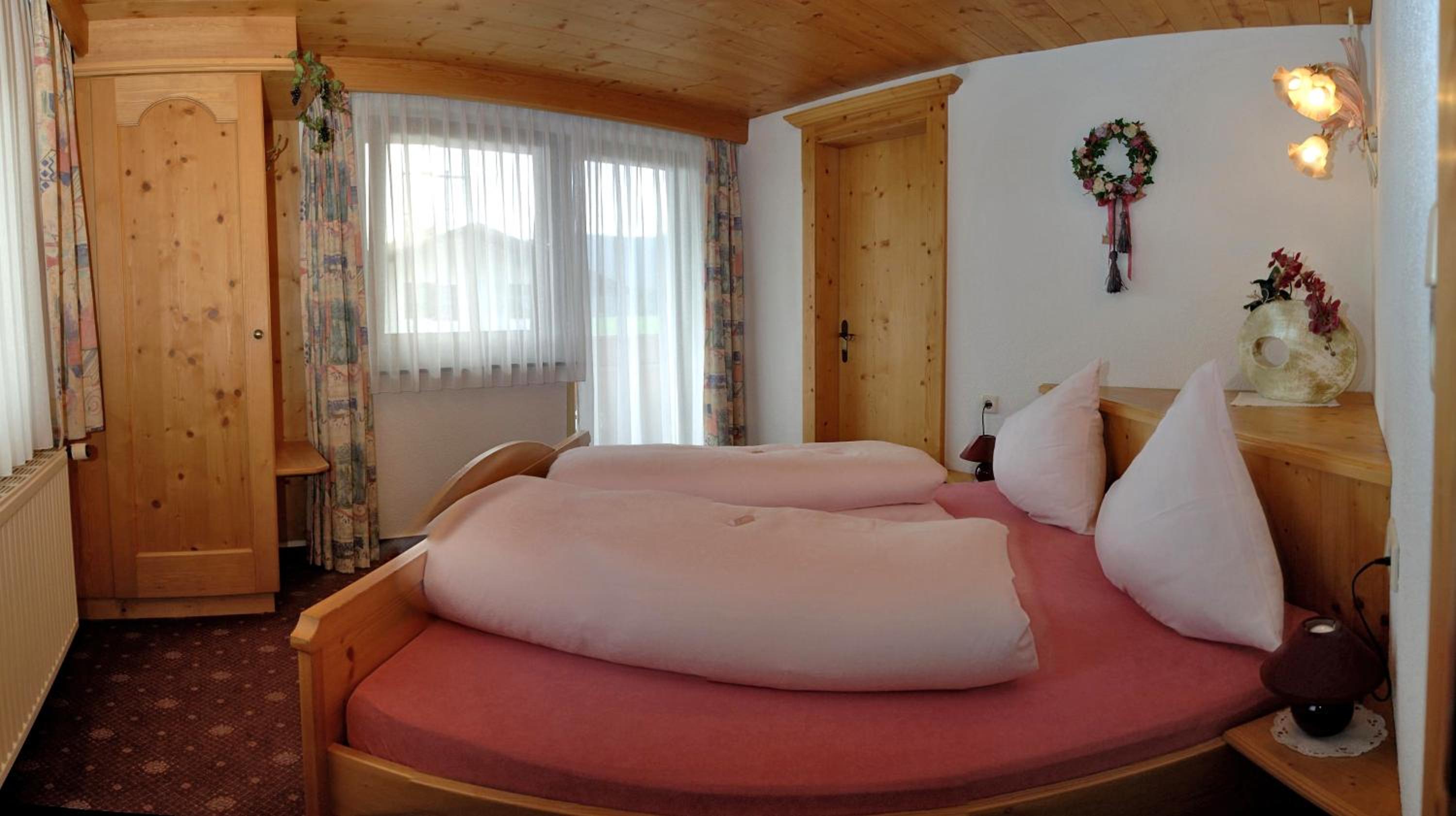 One-Bedroom Apartment with Balcony photo 2