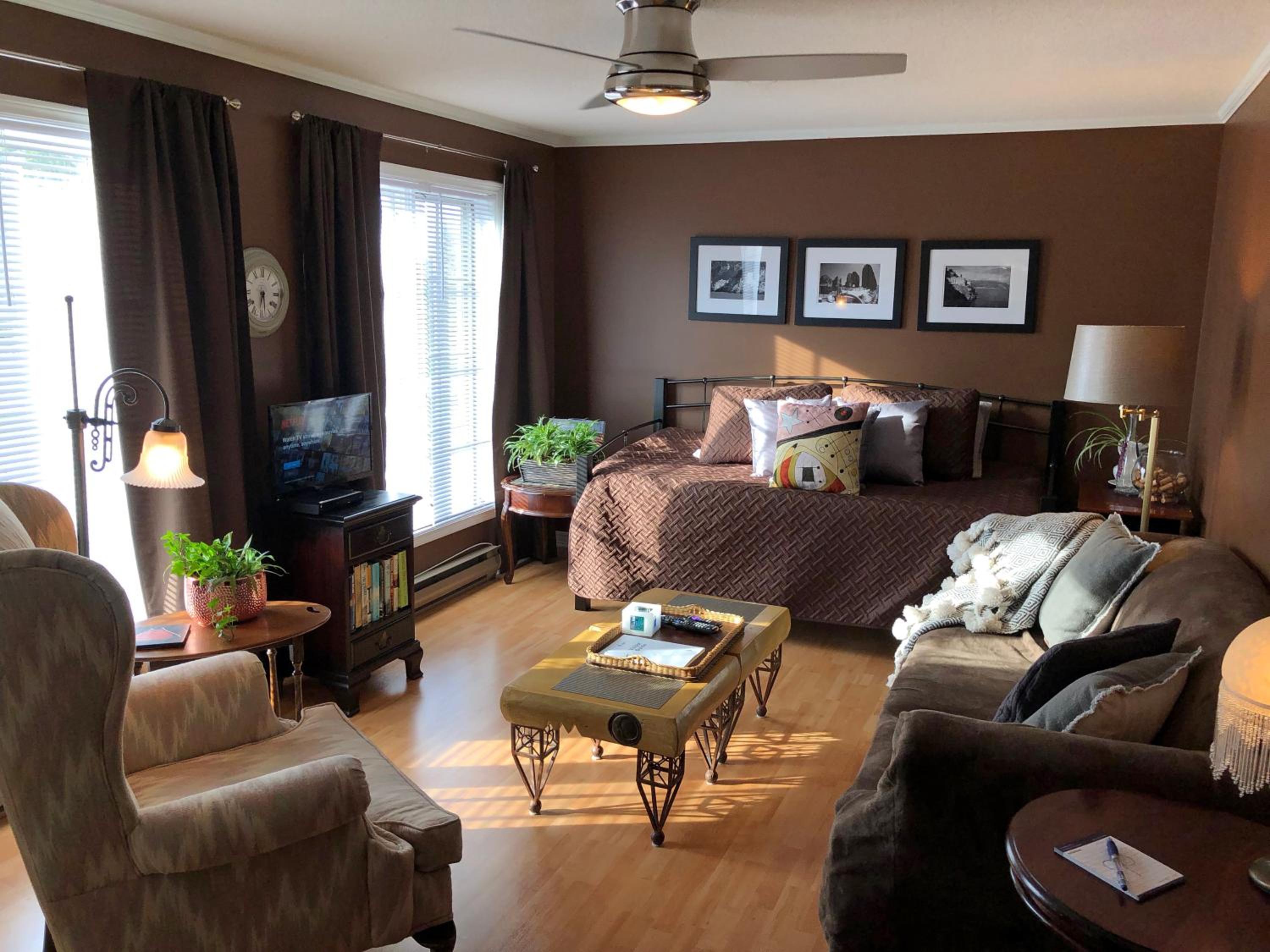 Deluxe King Suite photo 1