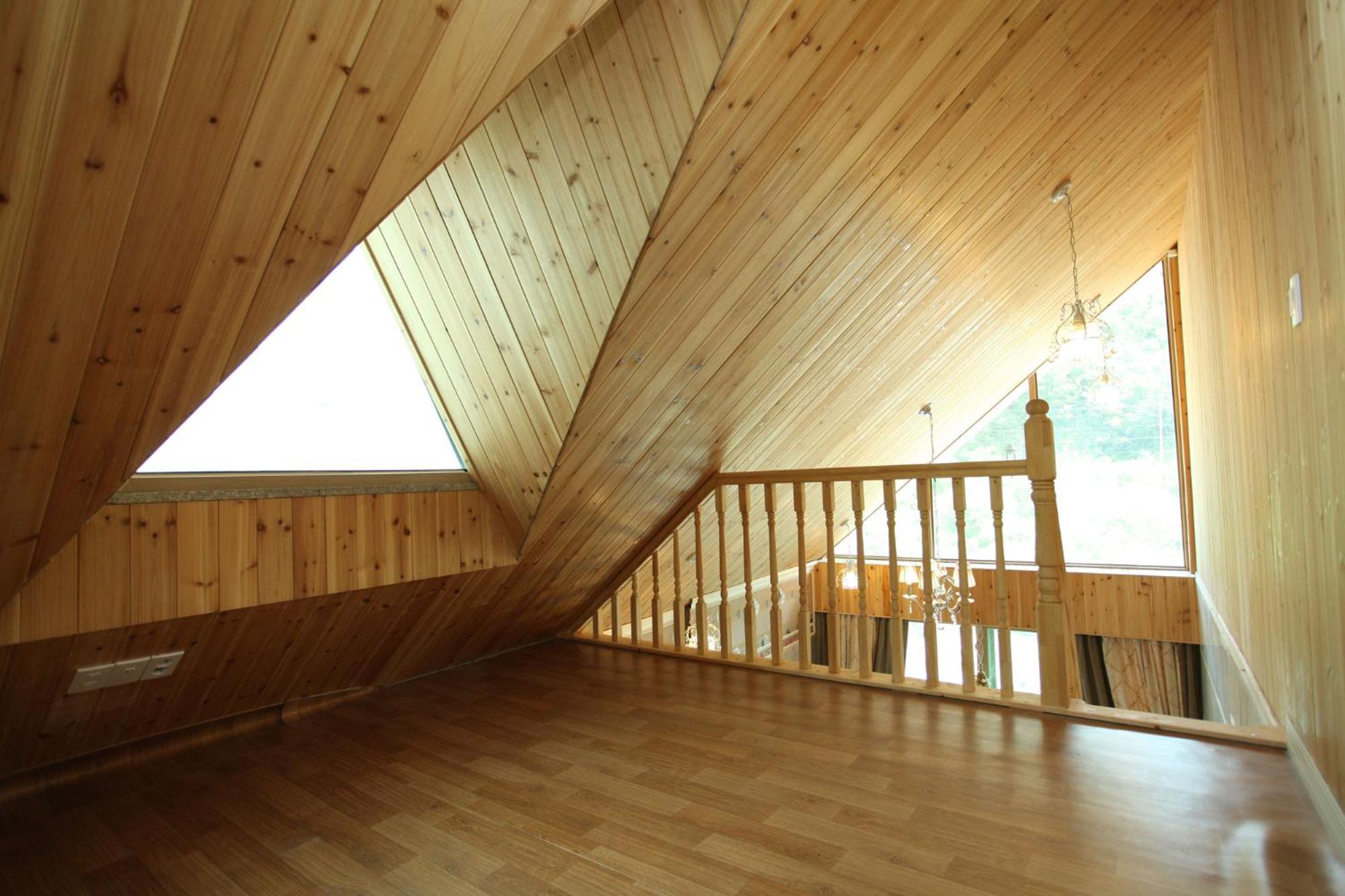 Family Room with Mountain View photo 1
