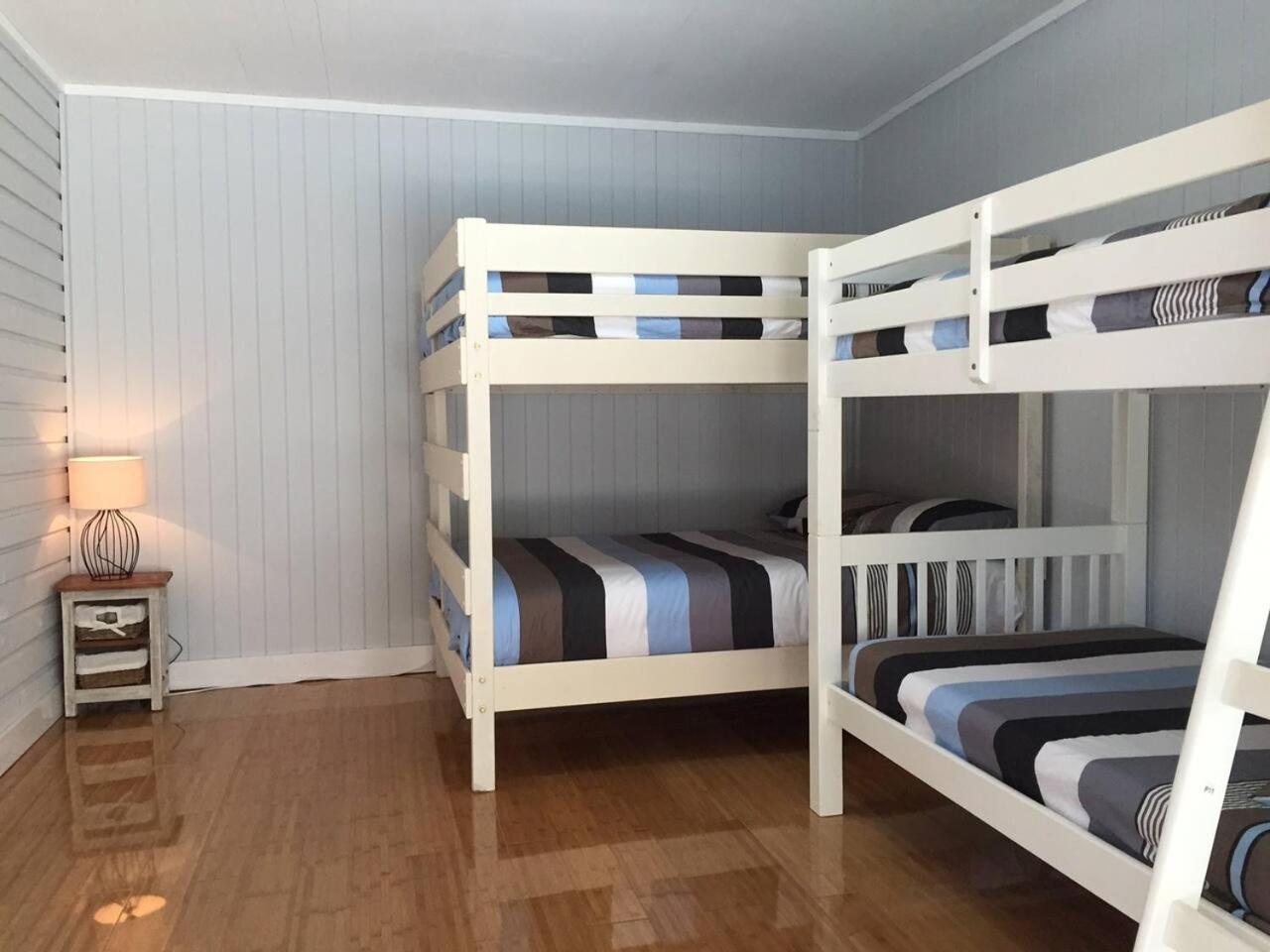 Five-Bedroom House photo 1