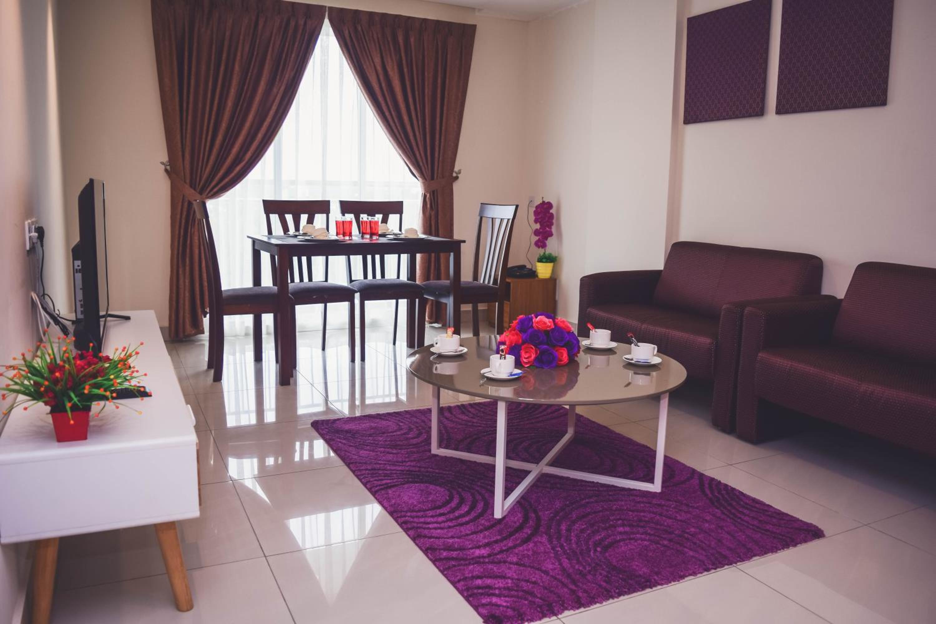One-Bedroom Apartment photo 1