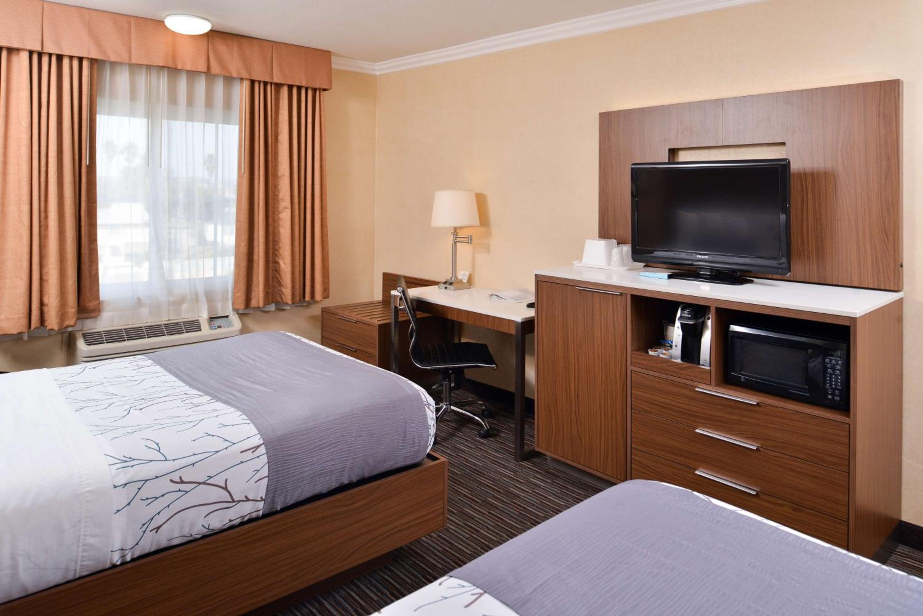 Double Room with Two Double Beds - Smoking - Photo 1