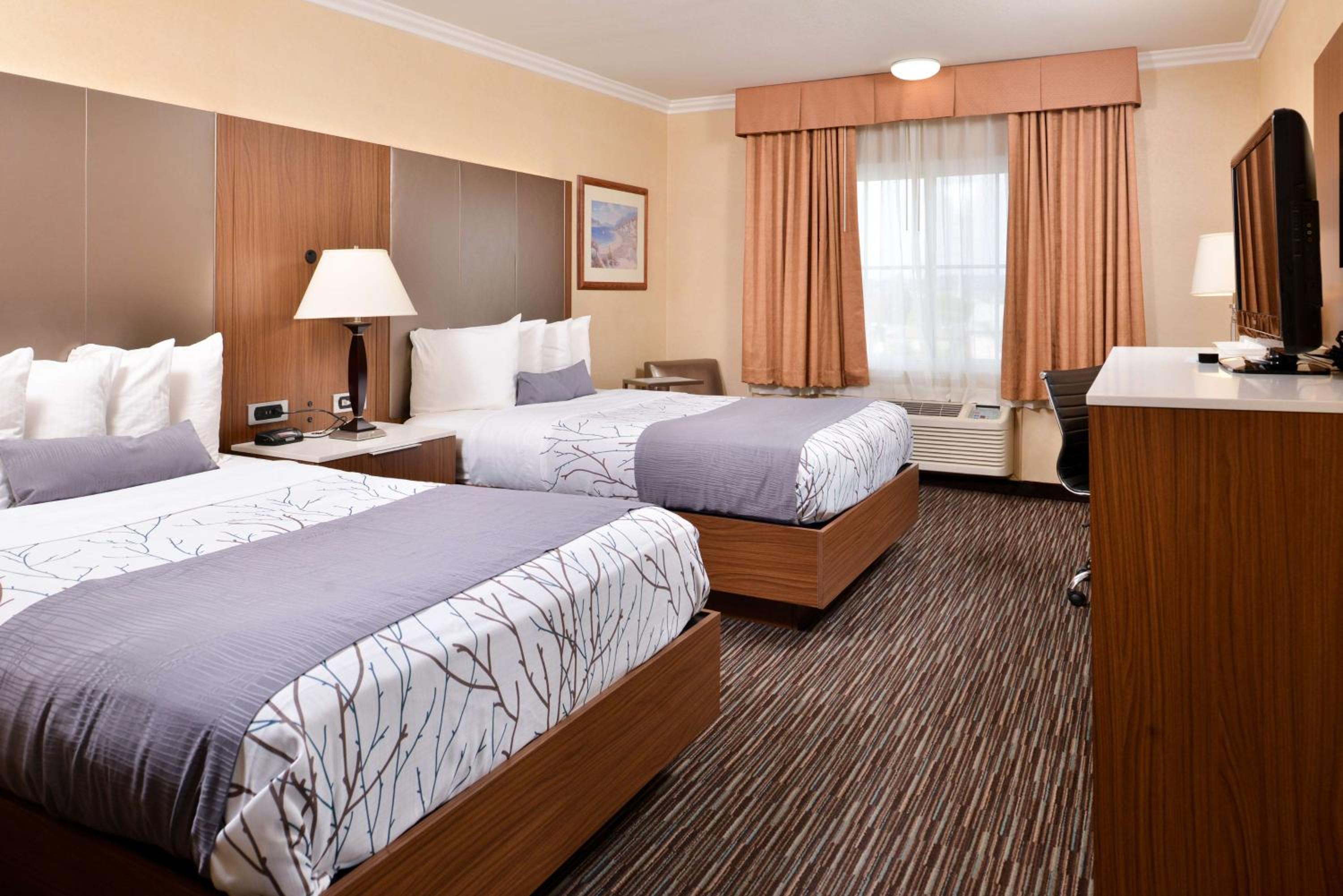 Queen Room with Two Queen Beds - Mobility Accessible/Non-Smoking - Photo 9