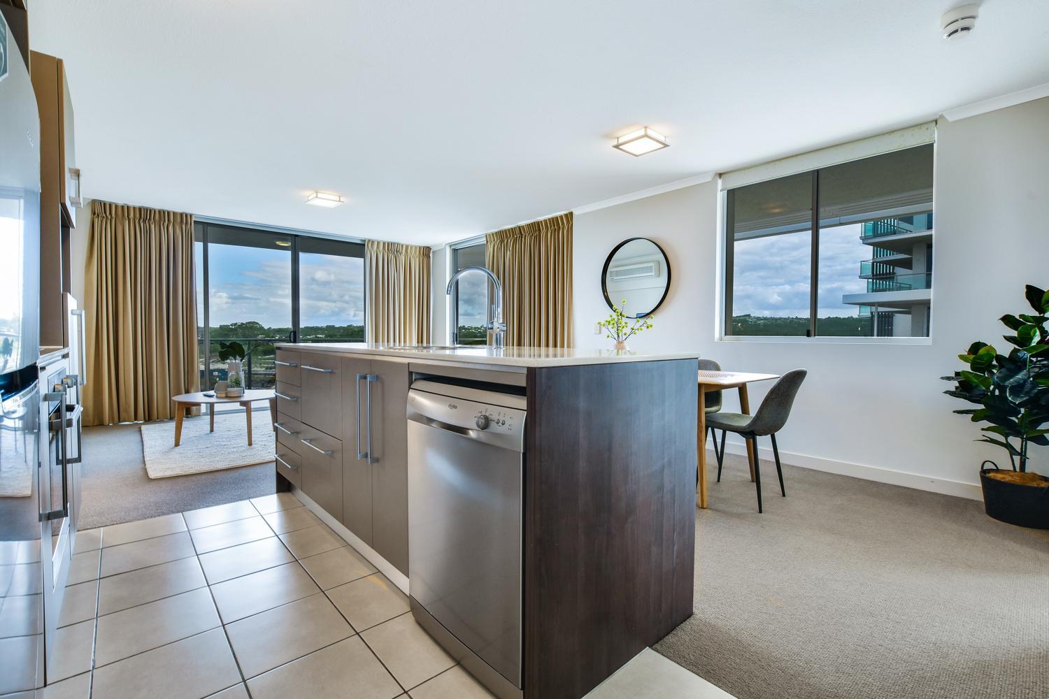 One Bedroom Apartment with King Bed photo 3