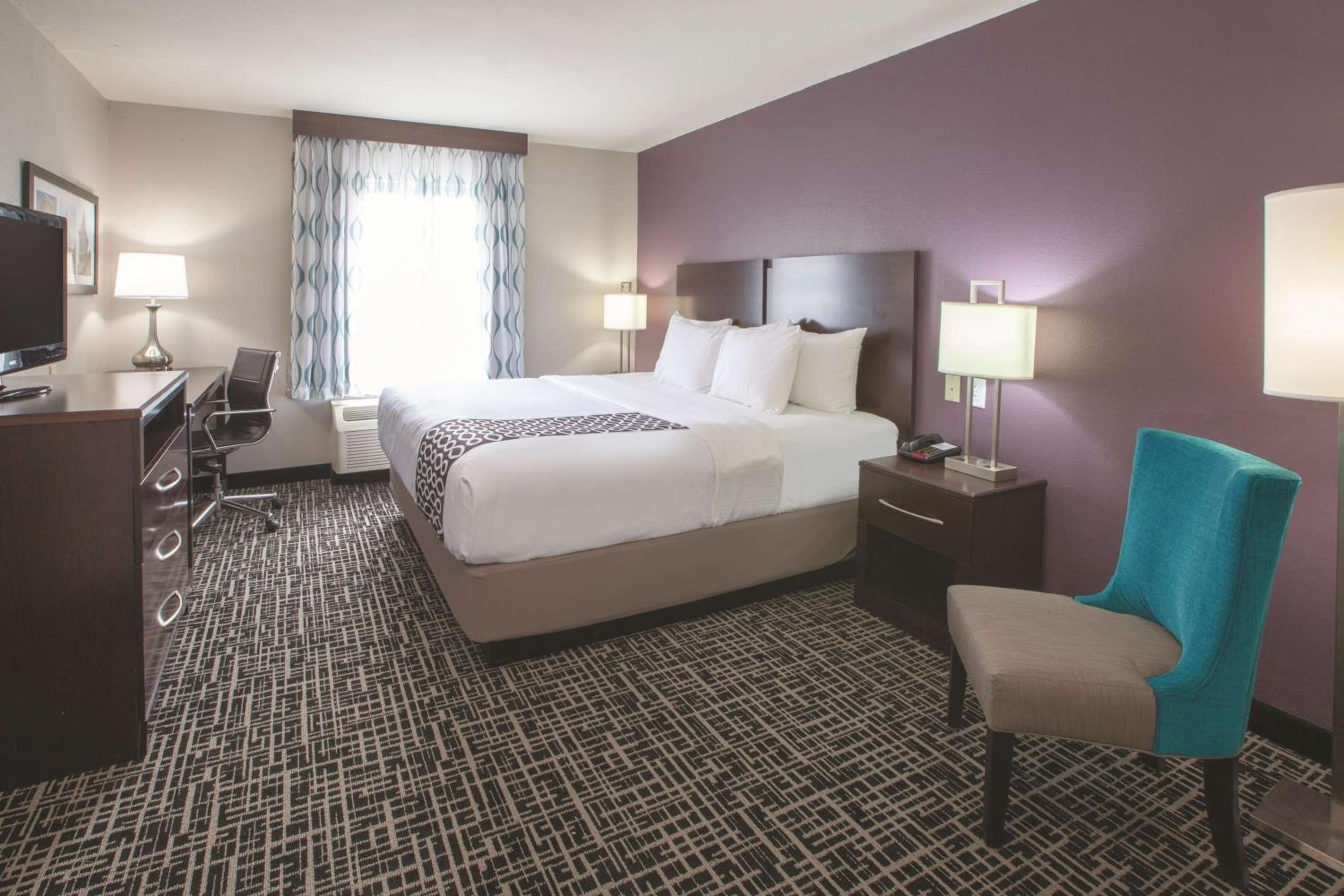Executive King Room - Non-Smoking - Photo 1