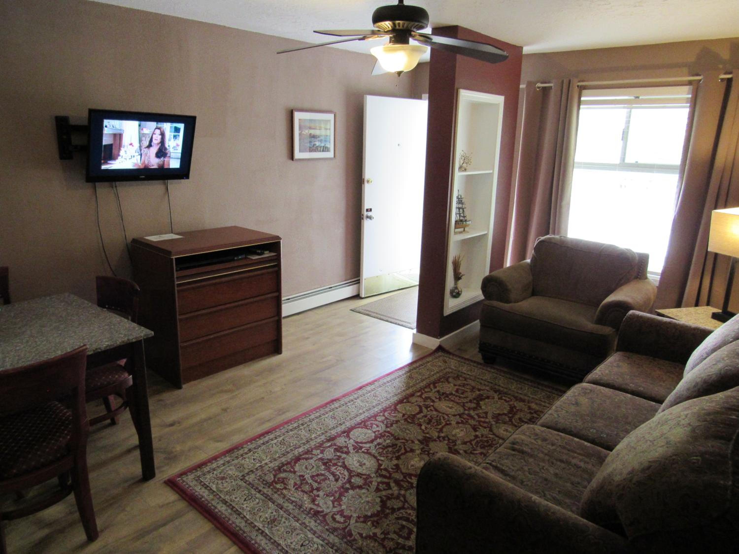 One-Bedroom Apartment - Photo 1
