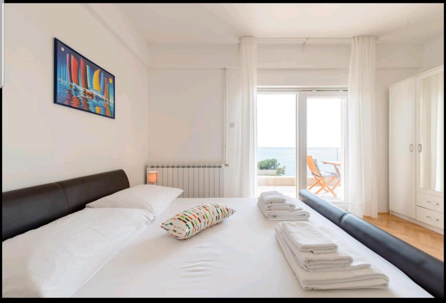 Apartment with Balcony photo 3