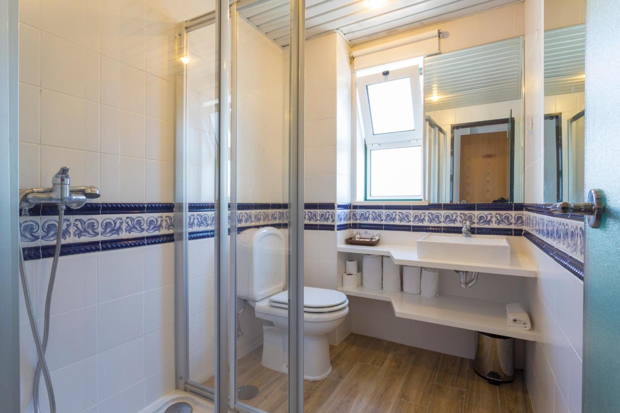 Double or Twin Room with Balcony photo 2