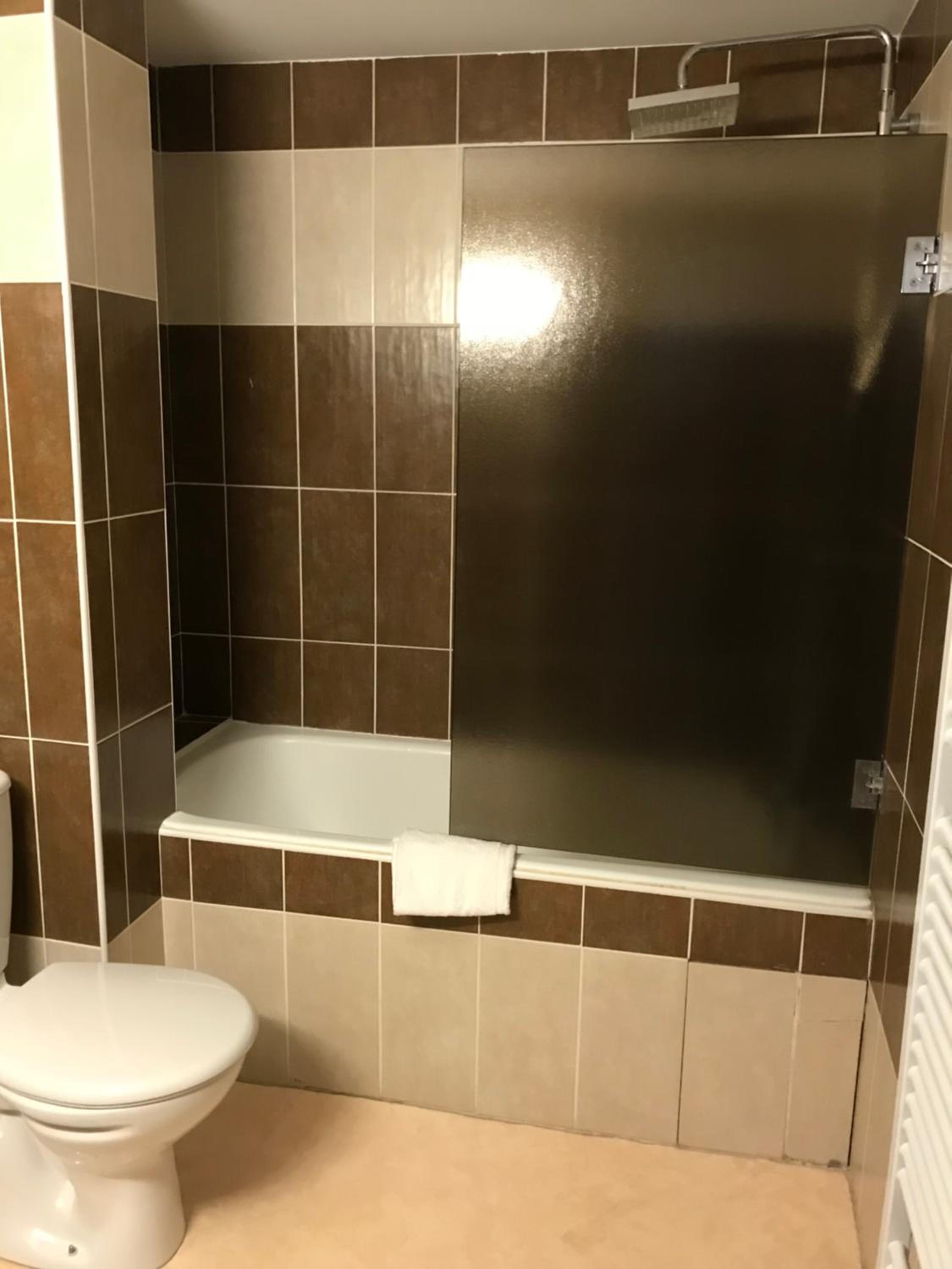 Quadruple Room with Bath - Photo 2