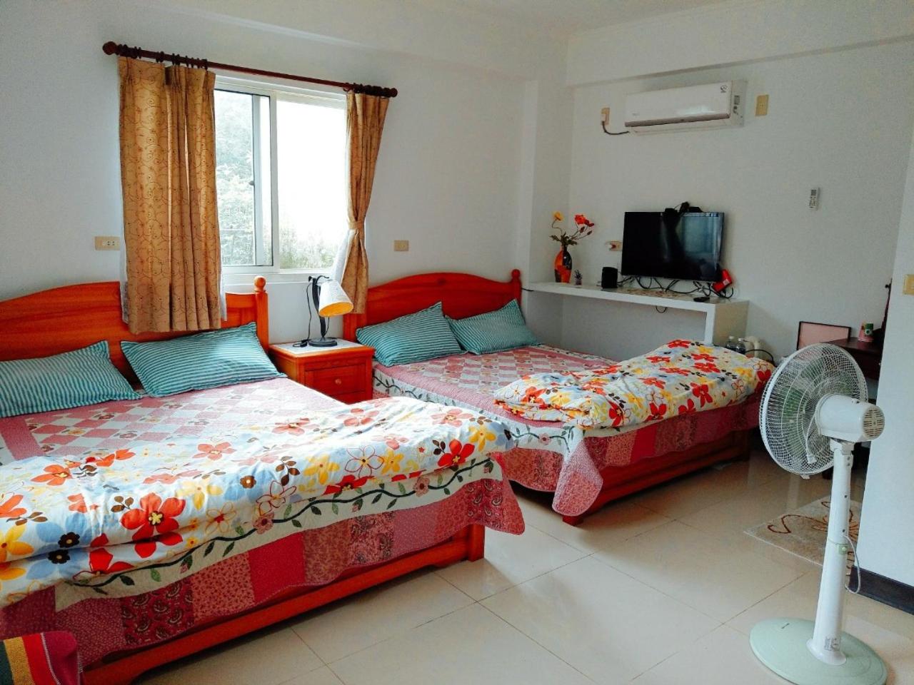 Quadruple Room with Private Bathroom photo 2