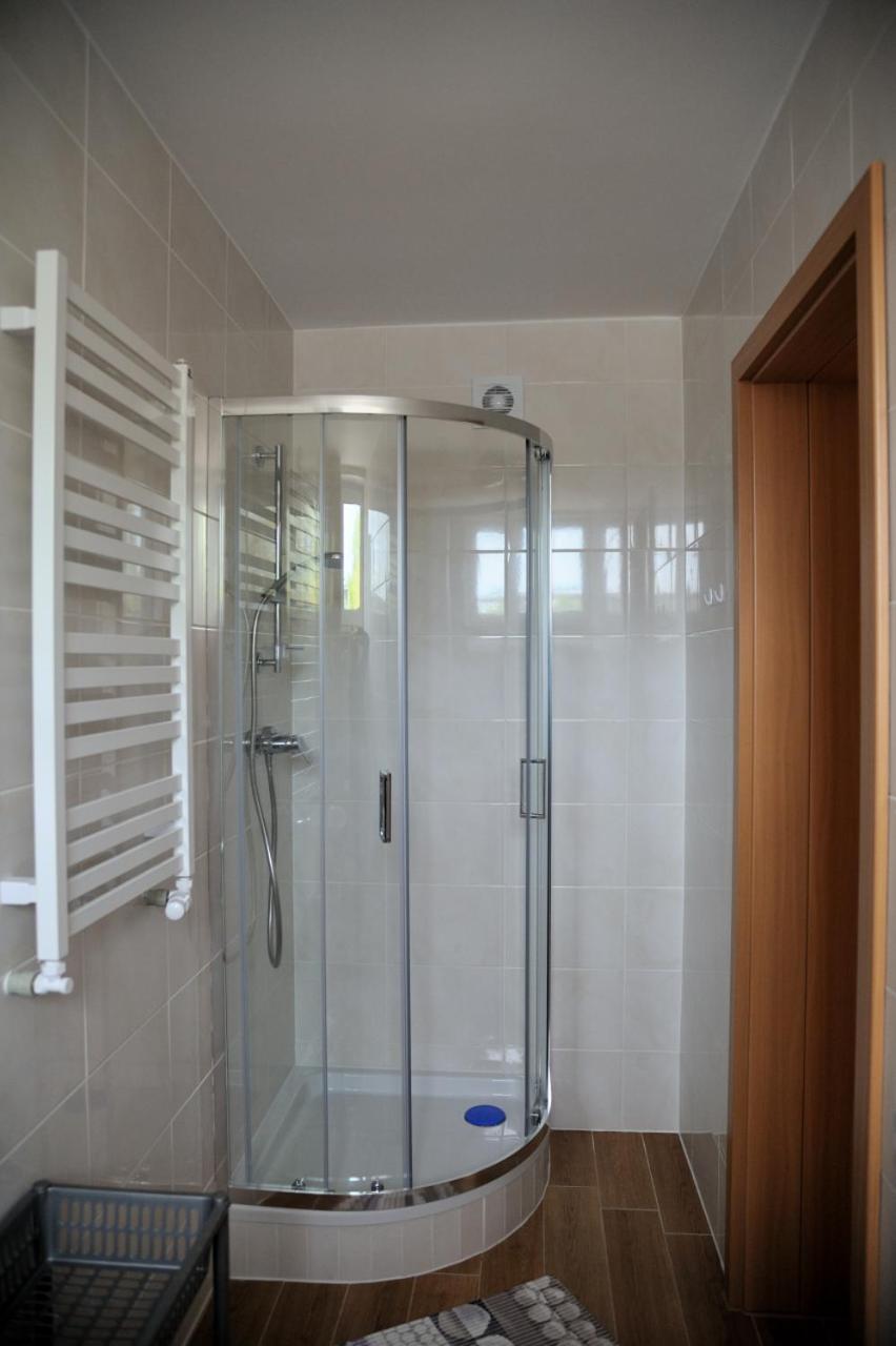 Double Room with Private Bathroom - Photo 9