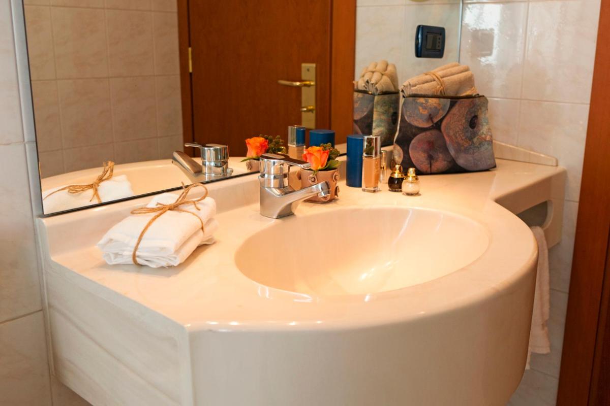 Double Room - Photo 4