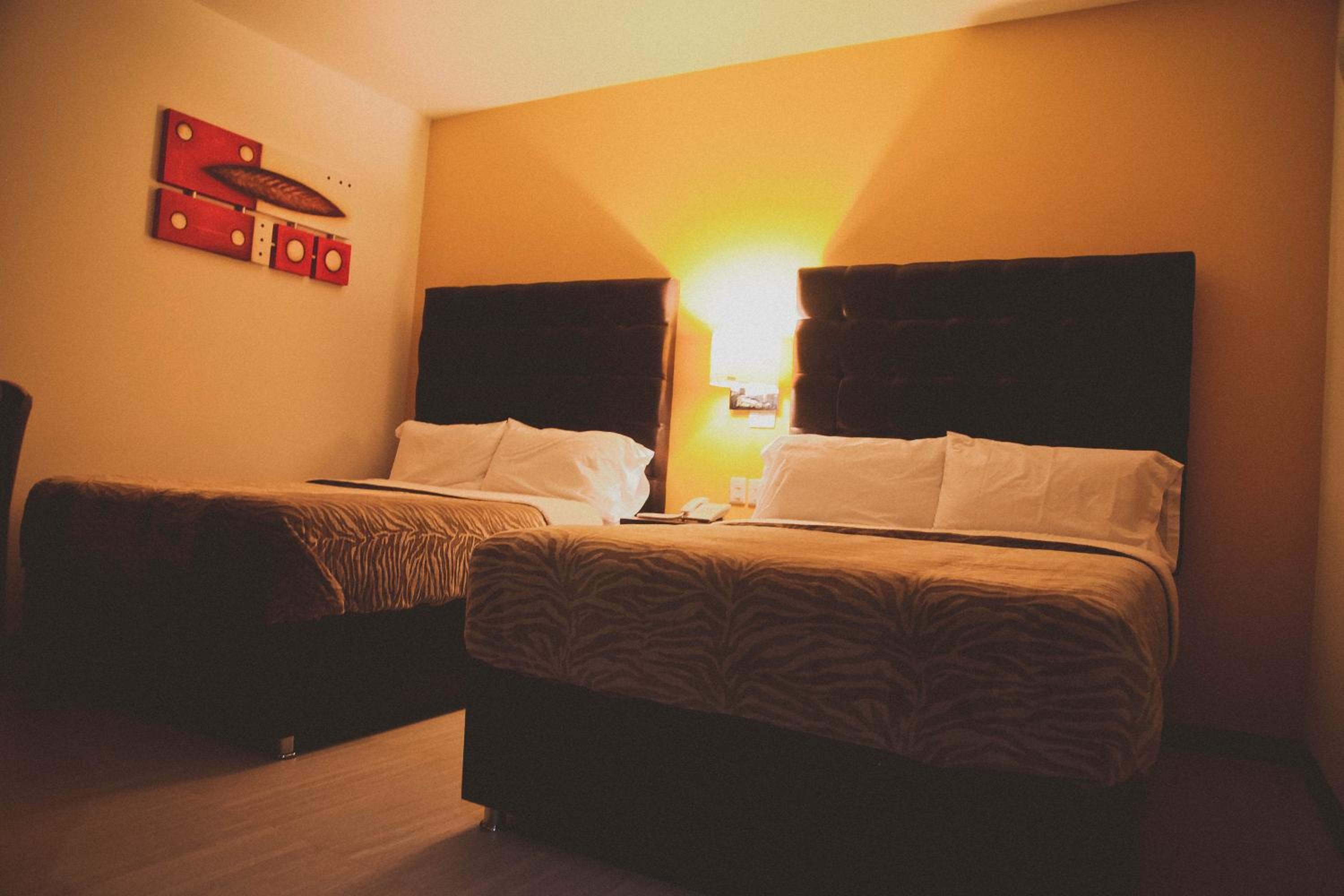 Double Room with Two Double Beds - Photo 2