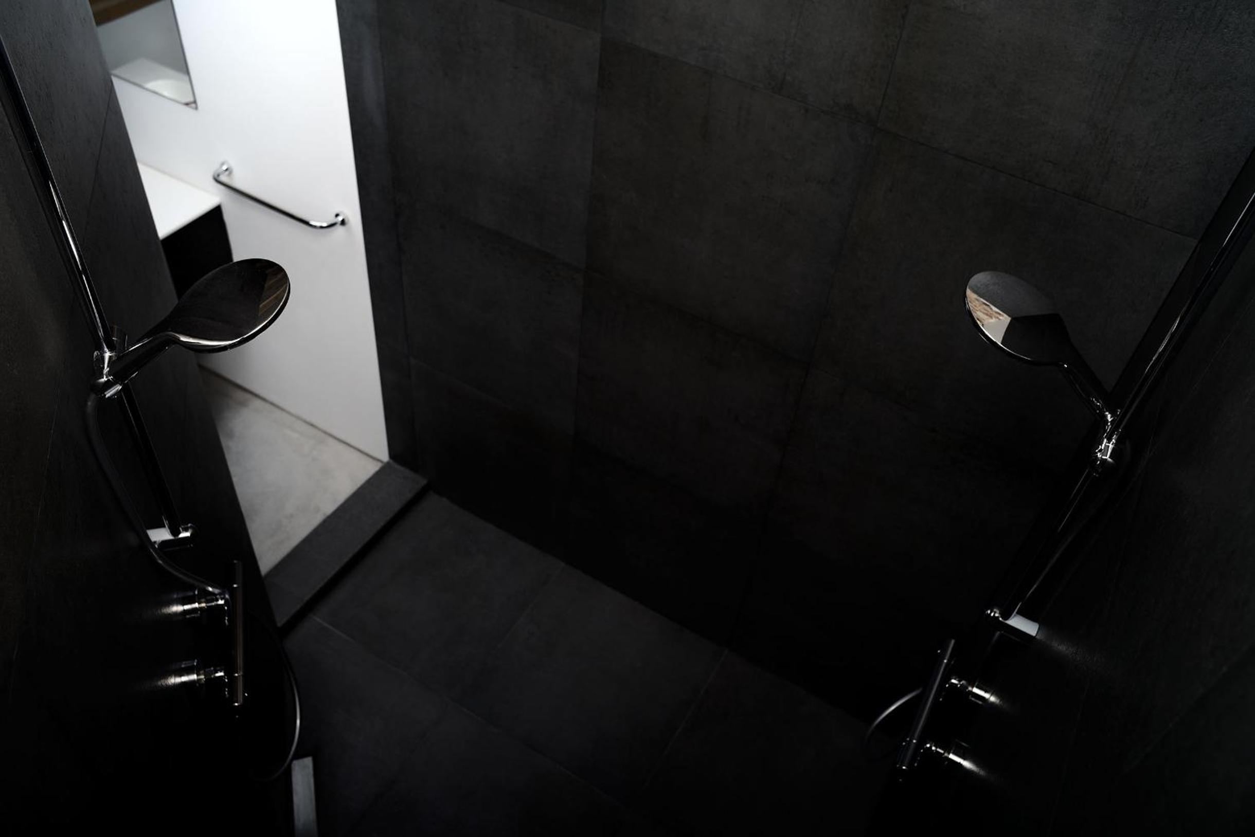 Deluxe Double Room with Bath - Photo 4