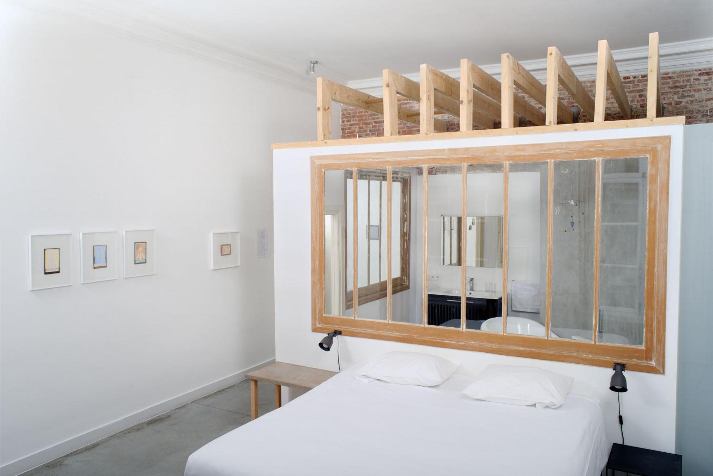 Deluxe Double Room with Bath - Photo 2