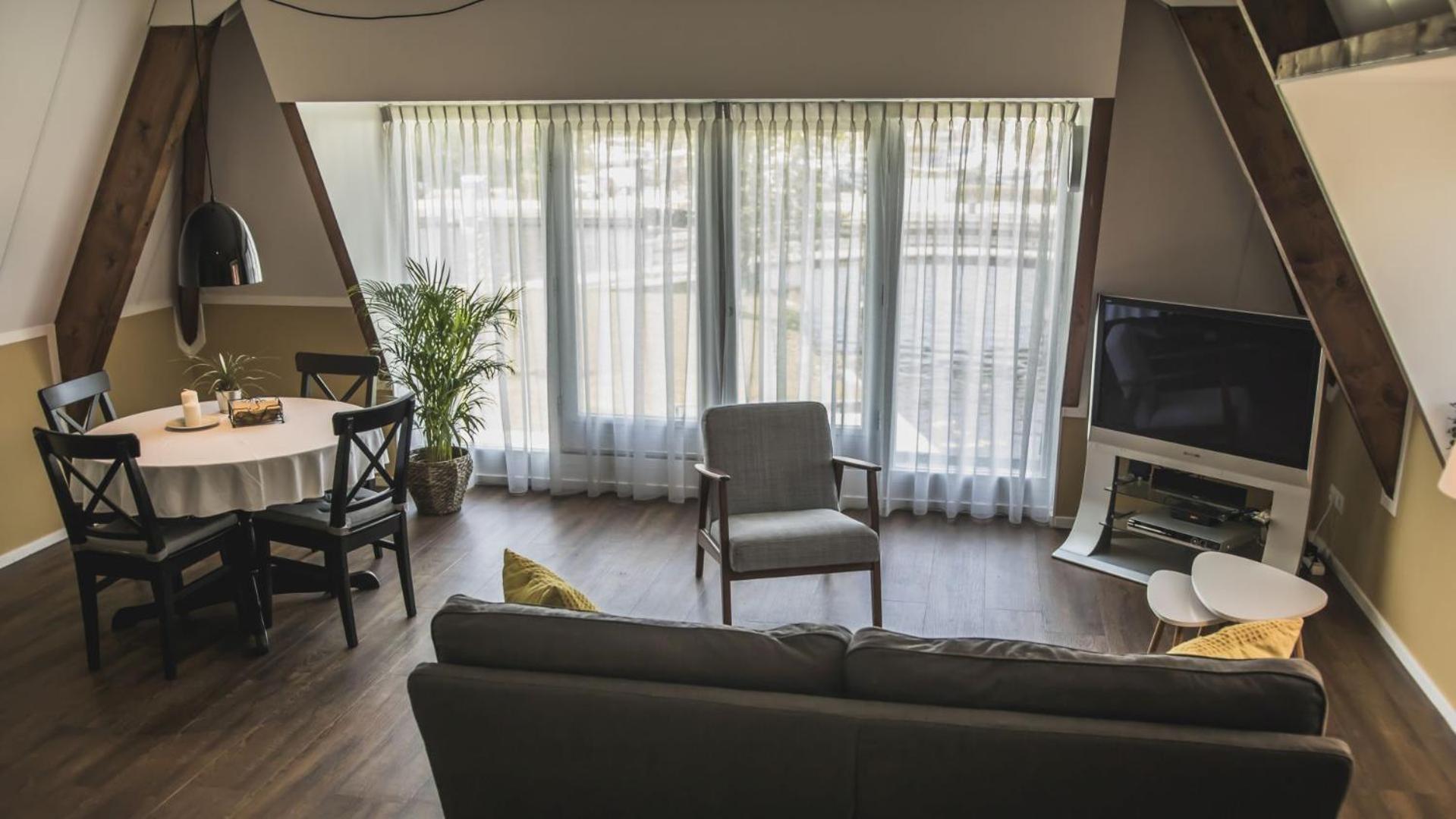 Apartment with Lake View - Photo 1