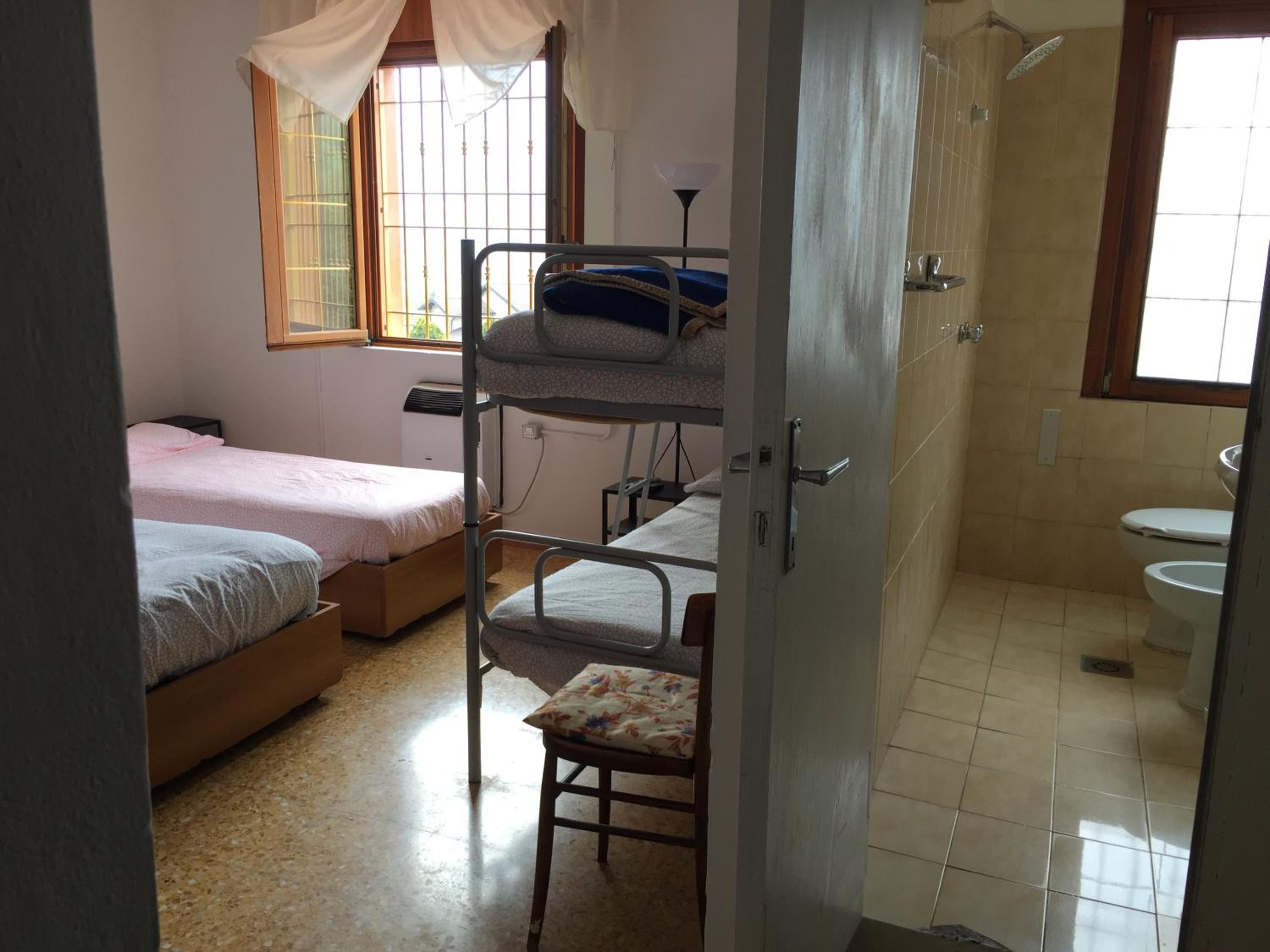Single Bed in 6-Bed Dormitory Room photo 1