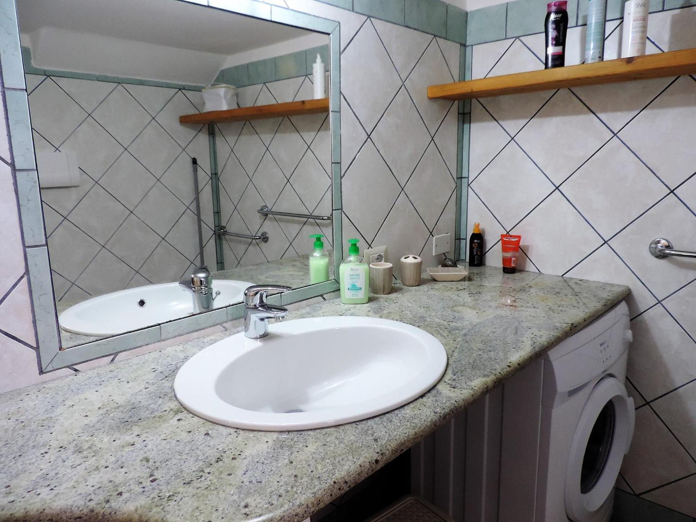 One-Bedroom House - Photo 48