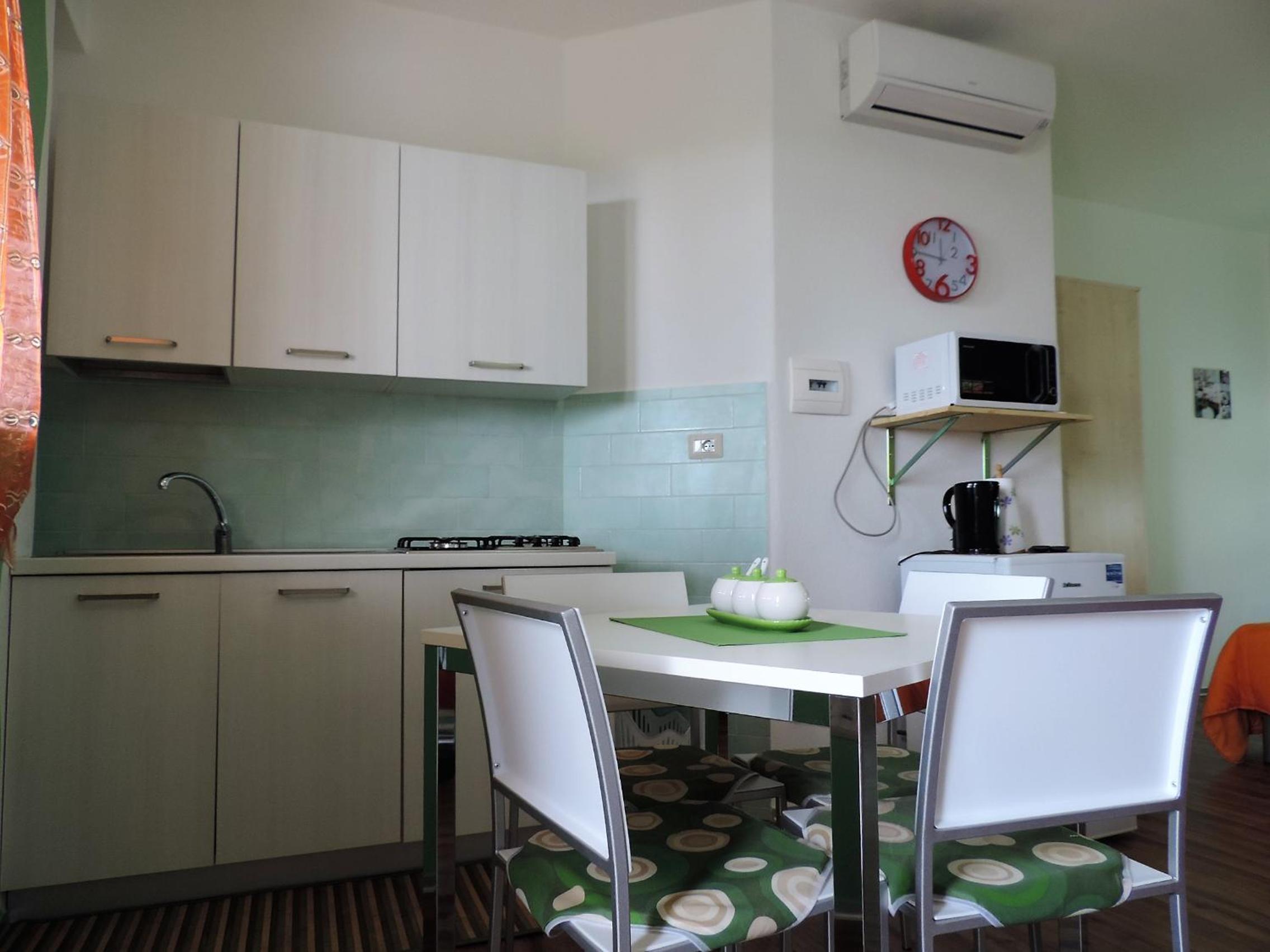 One-Bedroom House - Photo 31