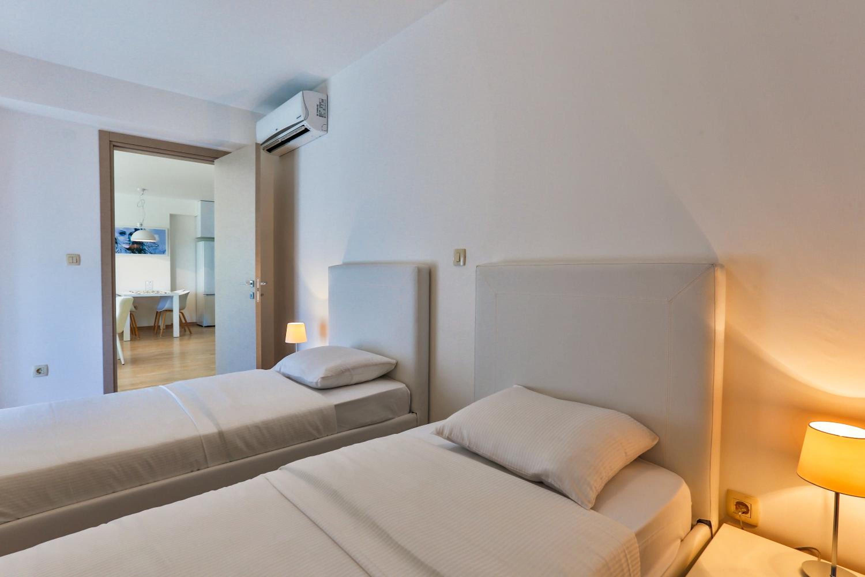 Suite with City View - Photo 9