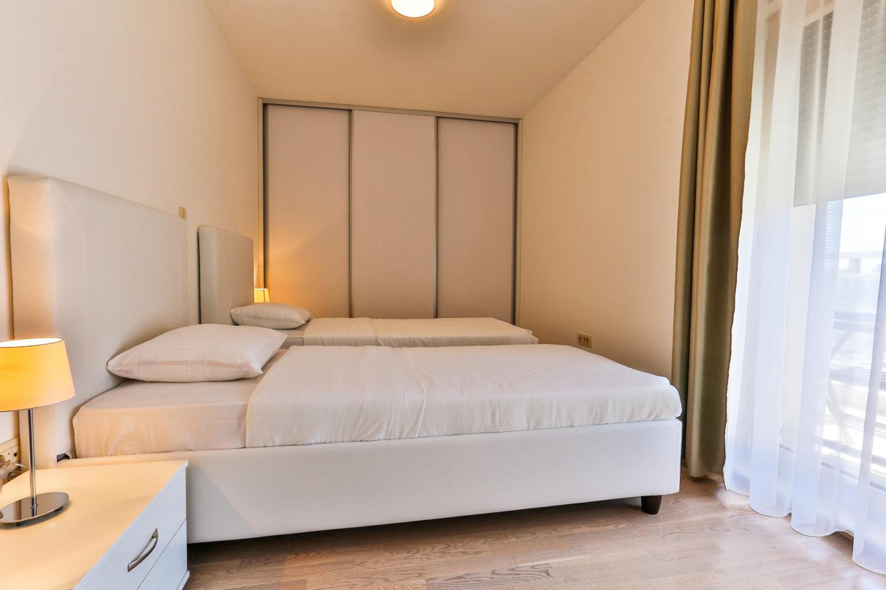 Suite with City View - Photo 7