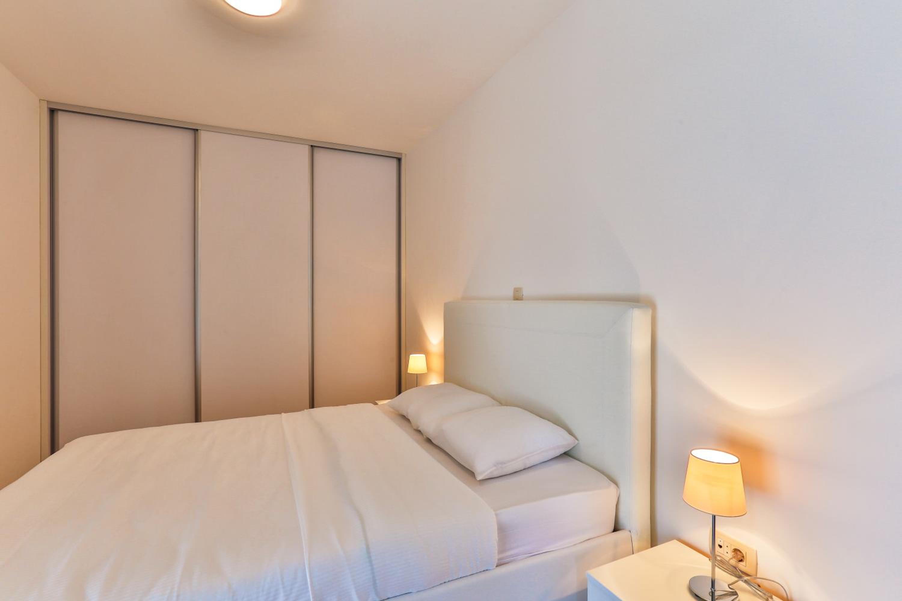 Deluxe Apartment - Photo 9