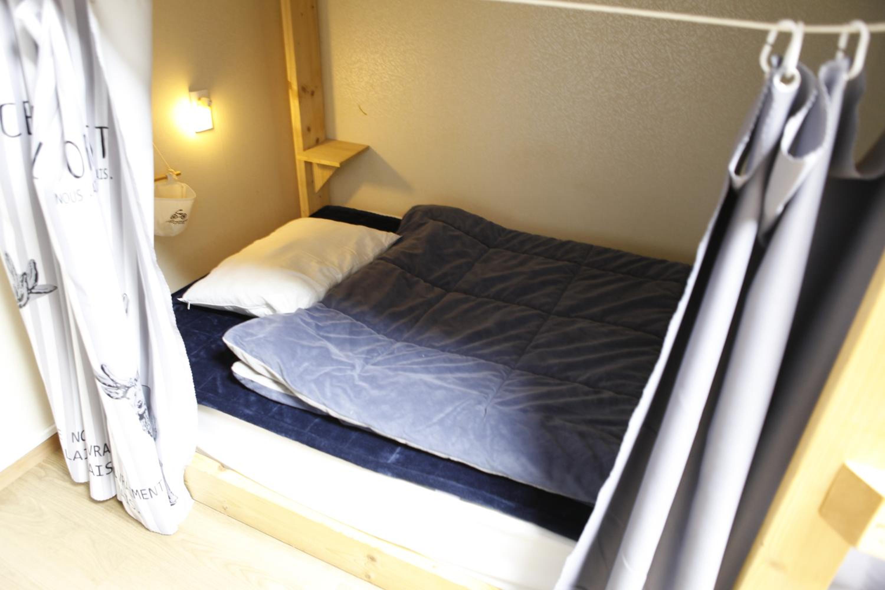 Bed in 6-Bed Male Dormitory Room photo 2