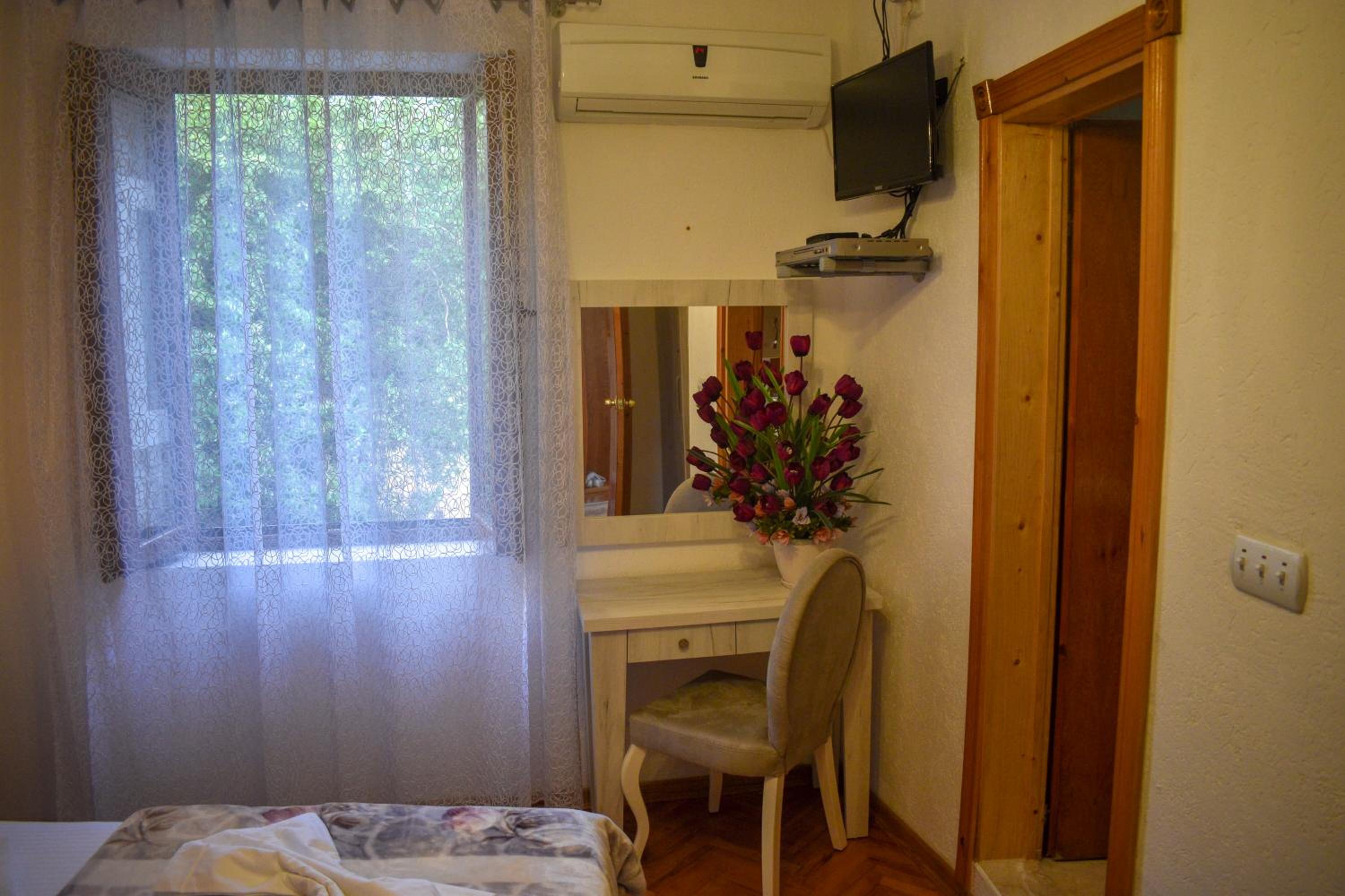 Double Room with Balcony and Sea View - Photo 16