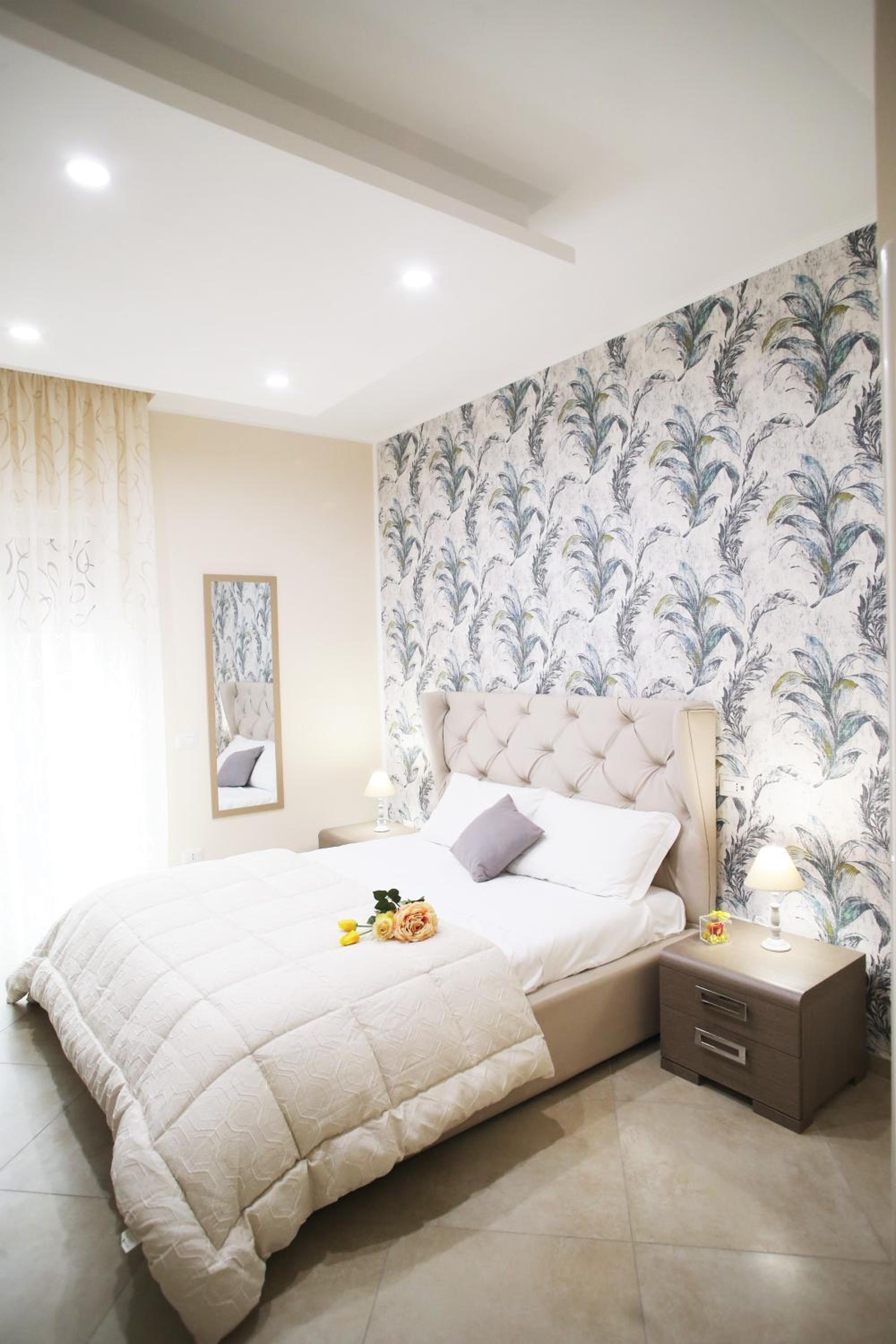 King Room with Balcony - Photo 10