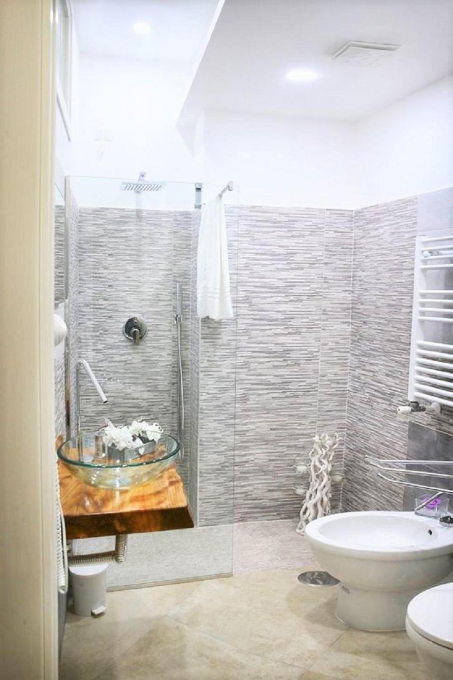 Deluxe Double Room - Photo 9
