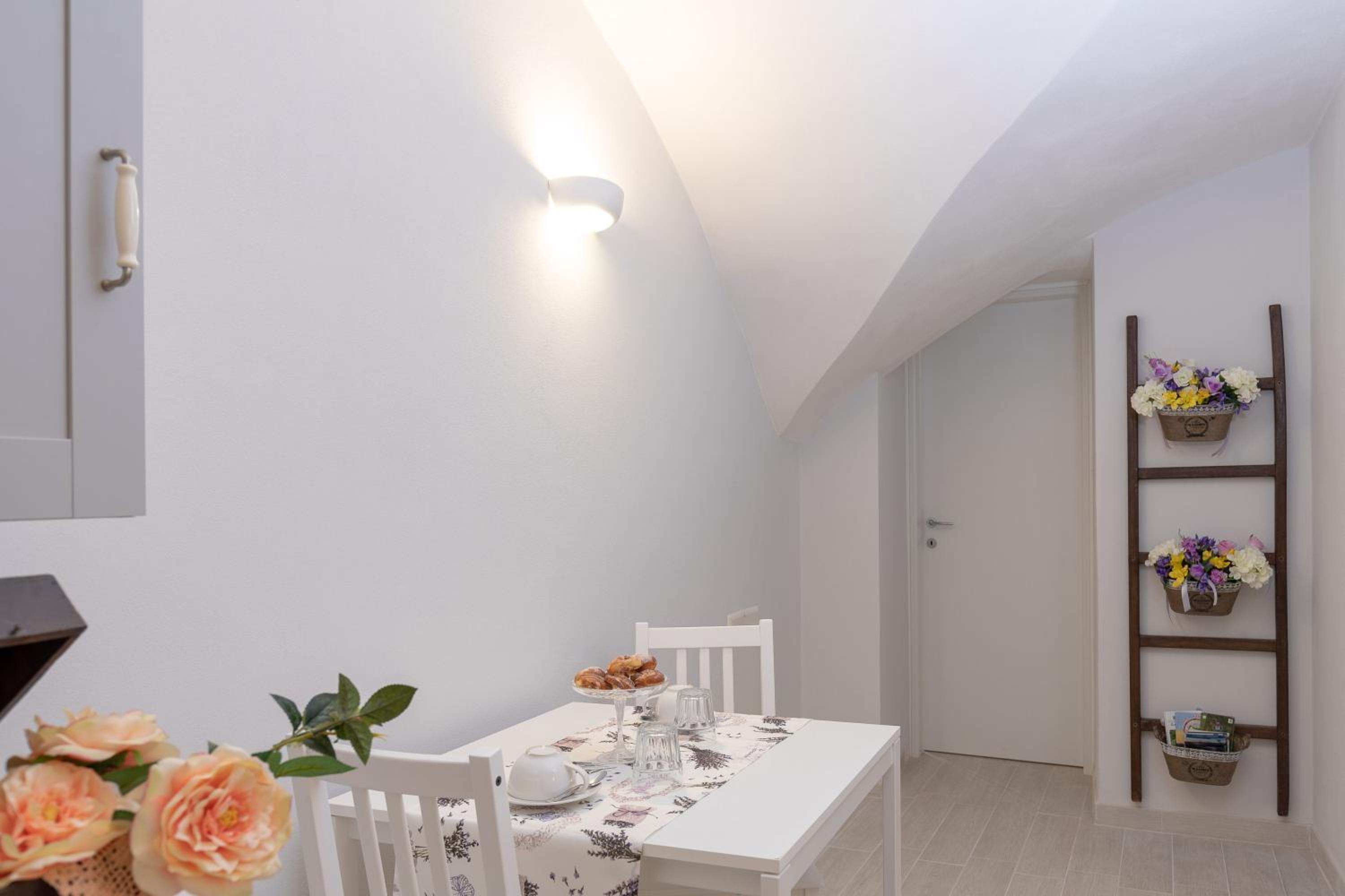 One-Bedroom Apartment - Photo 13