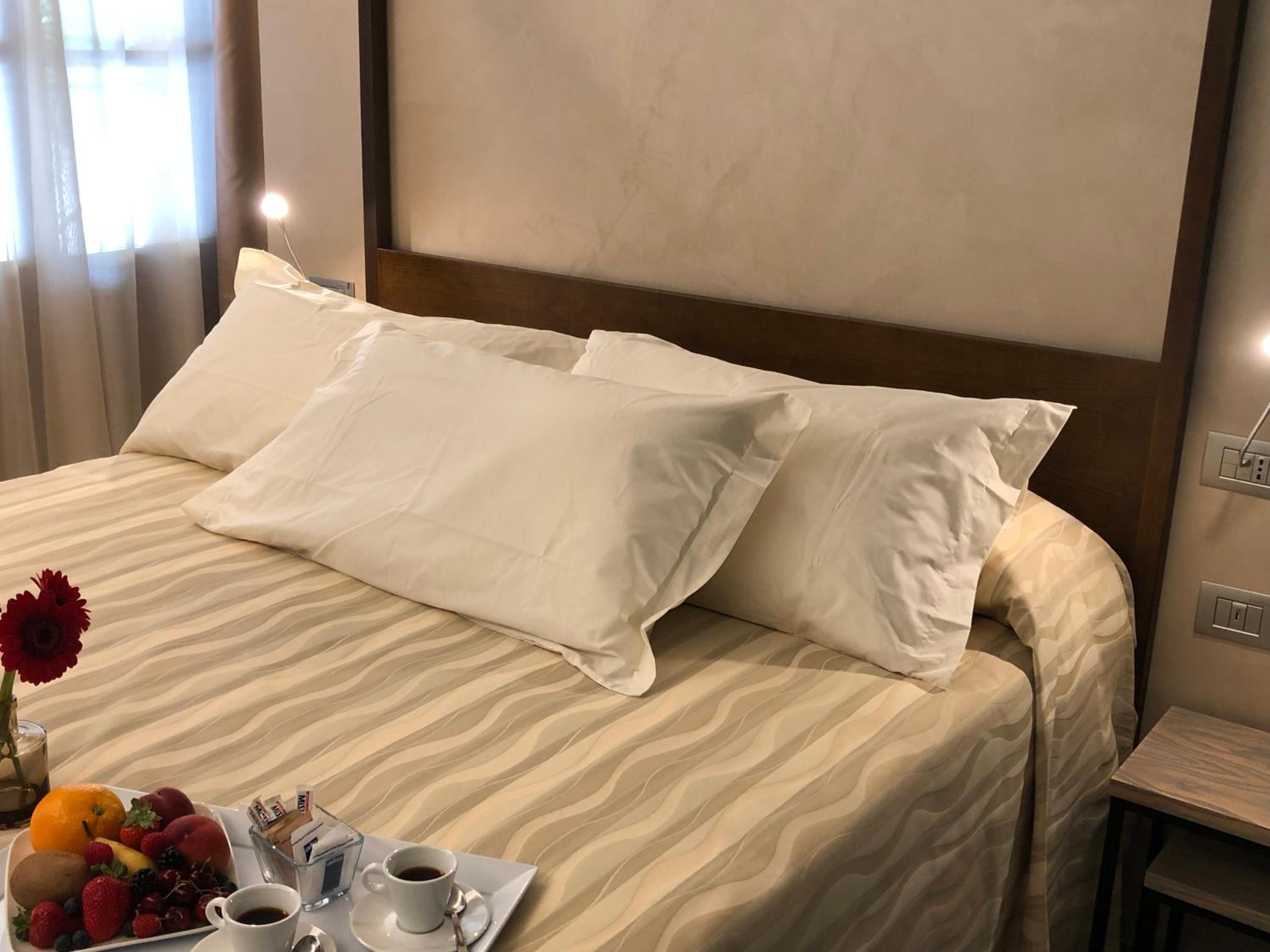 Suite - Photo 9