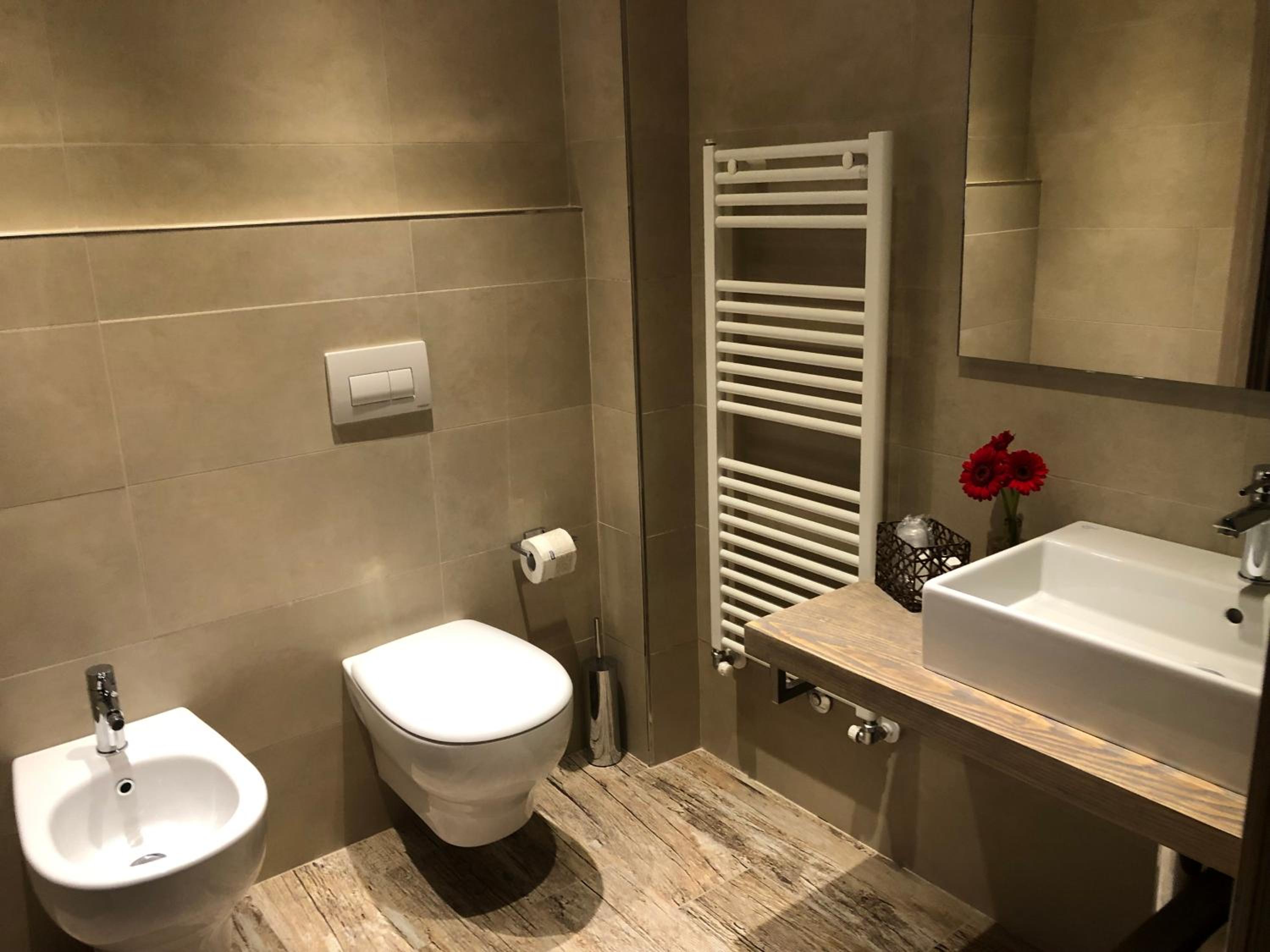Suite - Photo 11