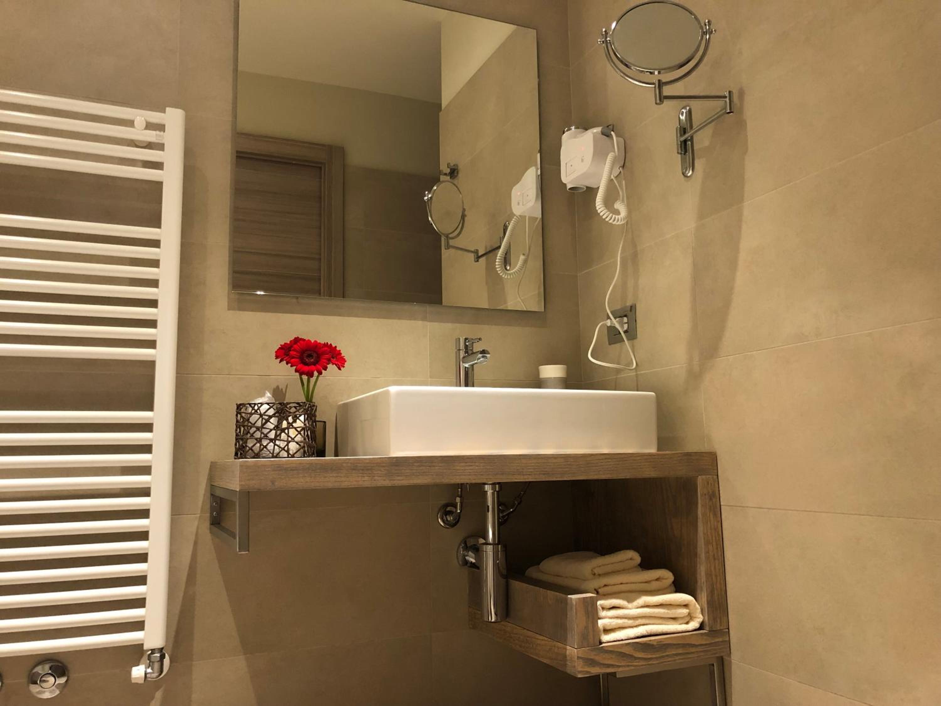 Suite - Photo 3