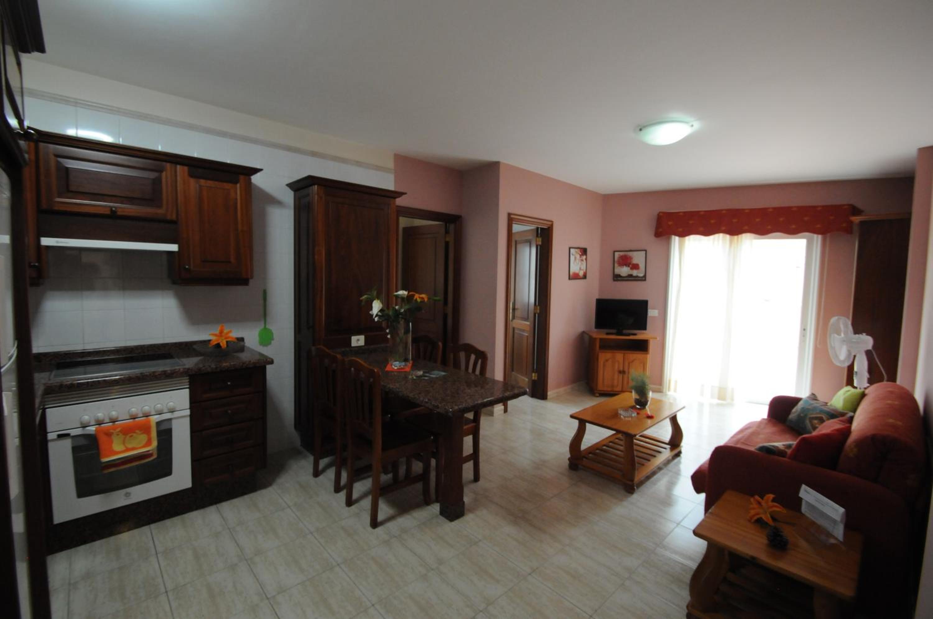 One-Bedroom Apartment with Terrace photo 2