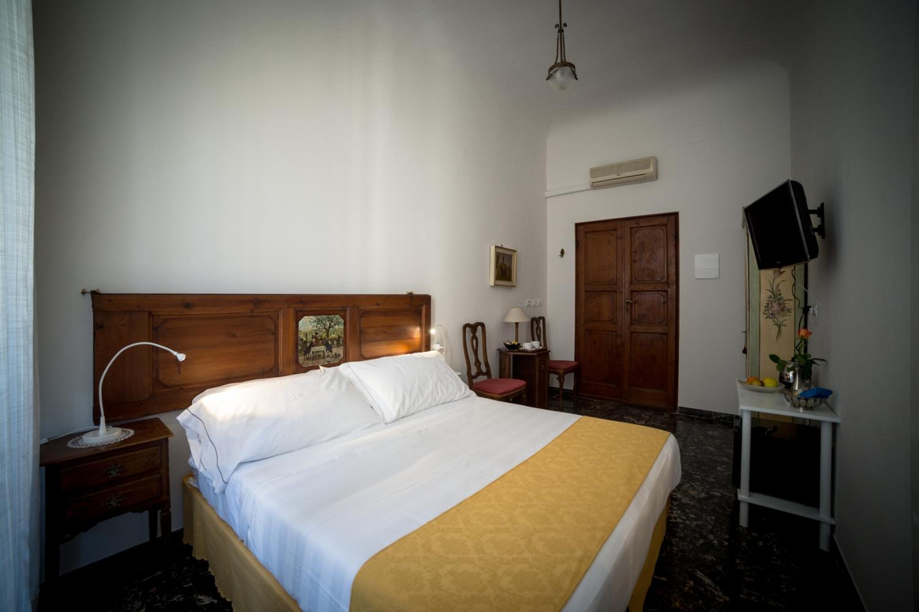 Superior Double or Twin Room photo 3