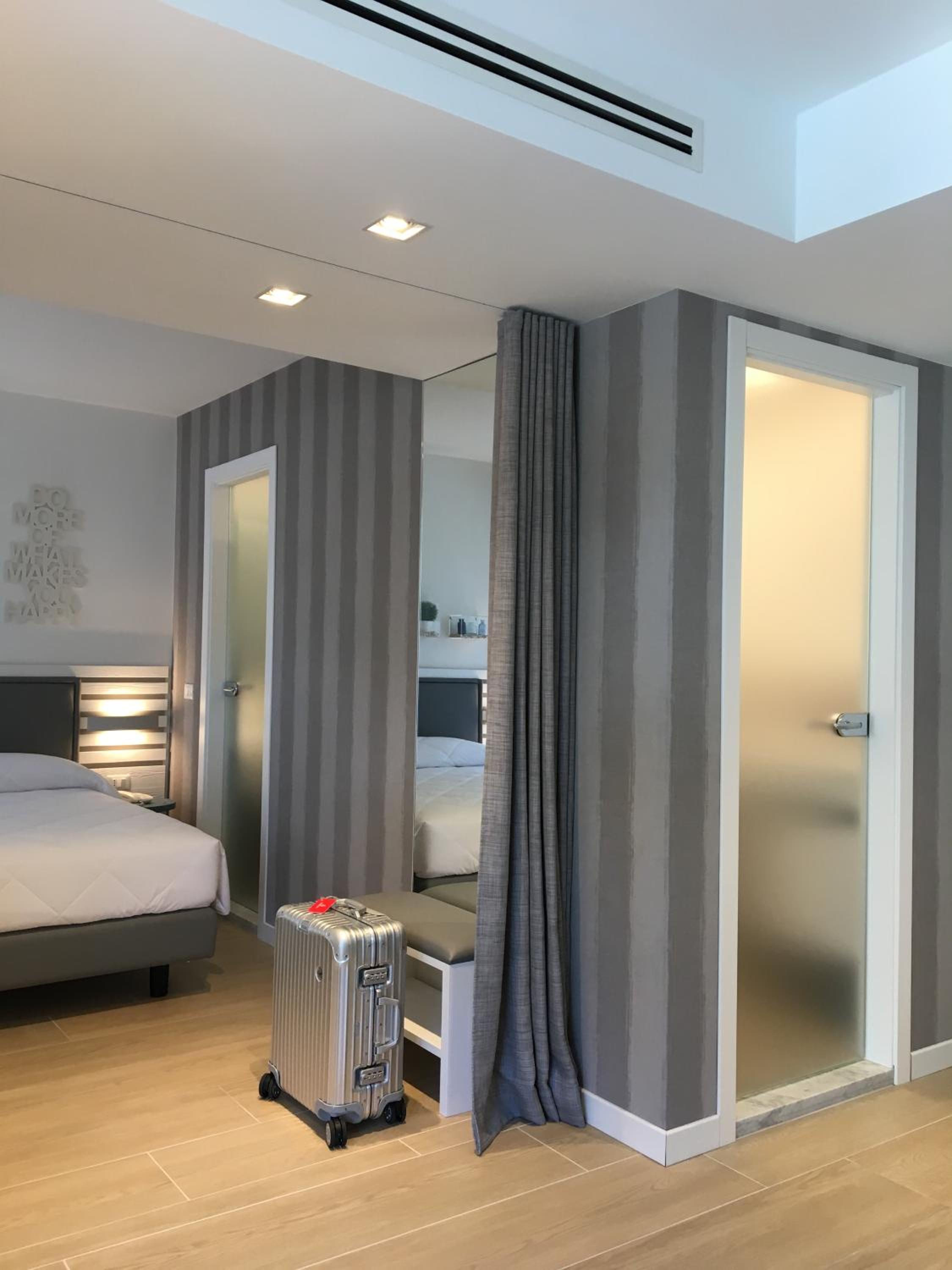 Deluxe Junior Suite photo 3