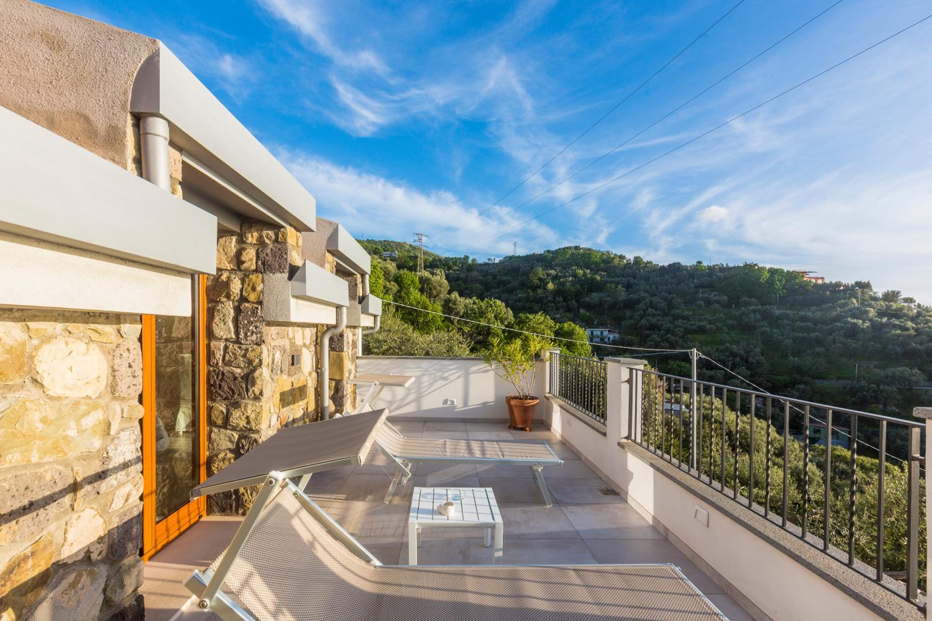 Deluxe Double Room with Balcony and Sea View - Photo 26