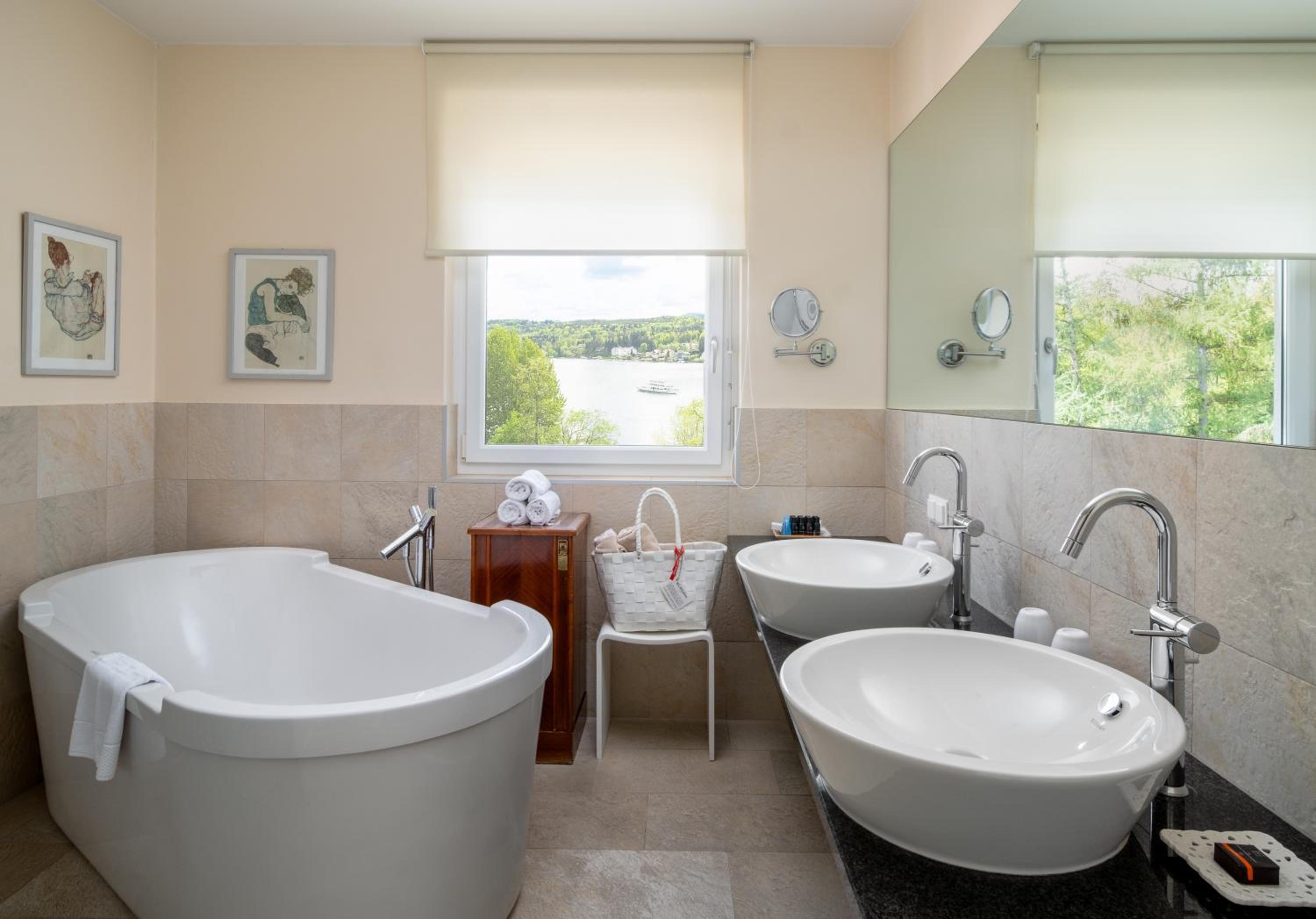 Deluxe Suite - Photo 7