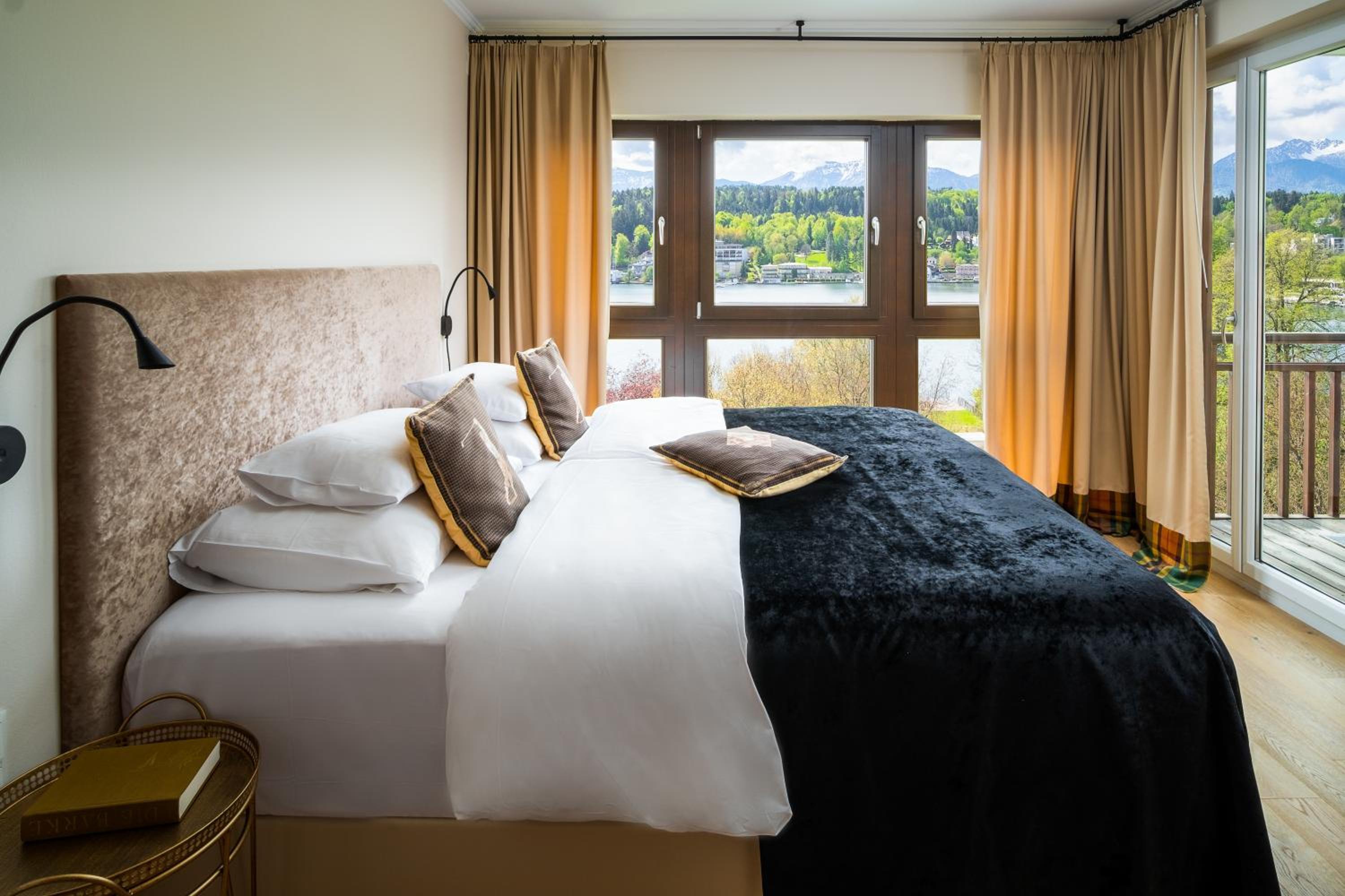 Suite with Lake View - Photo 4