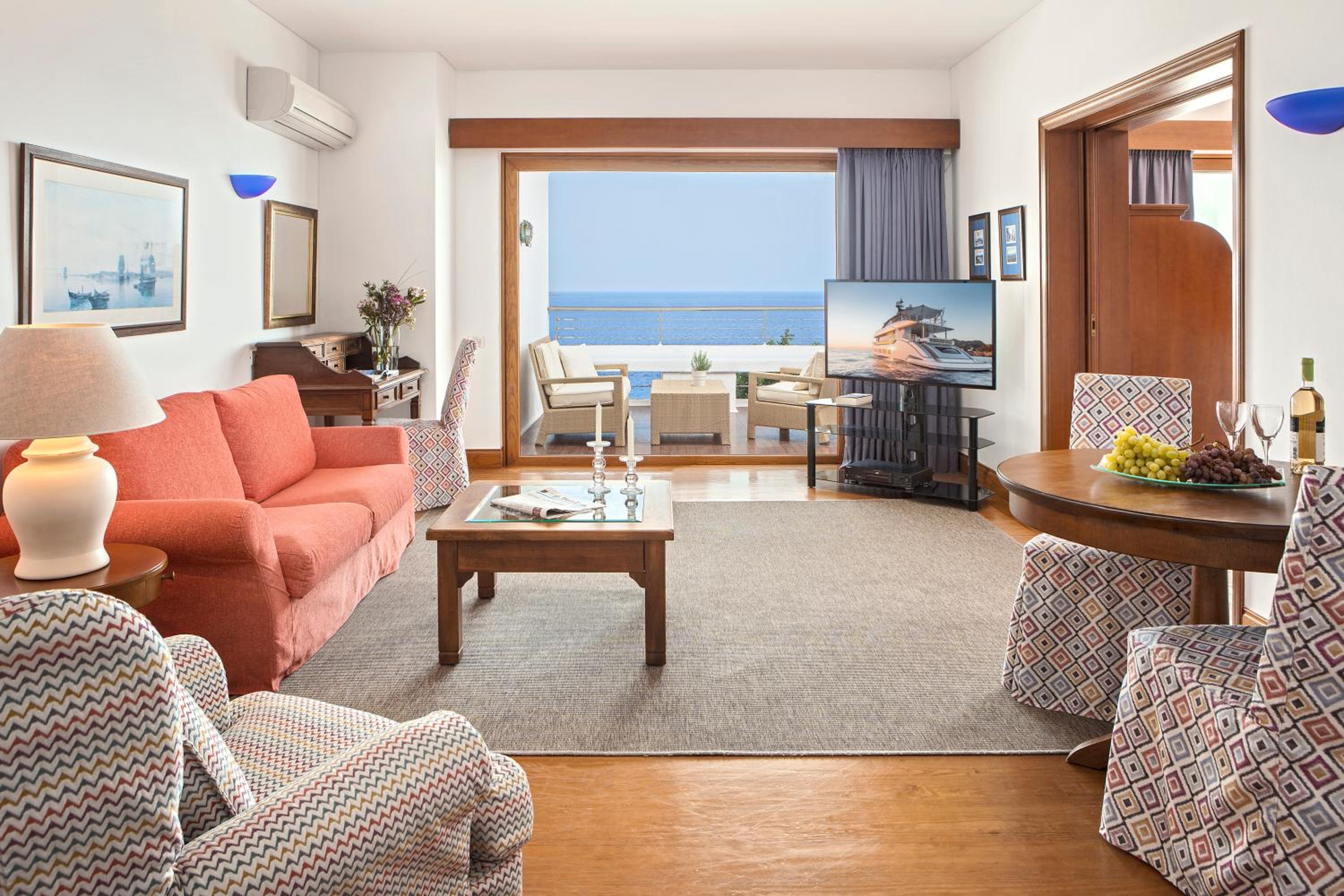 Premium Hotel/Bungalow Suite Sea View - Photo 1