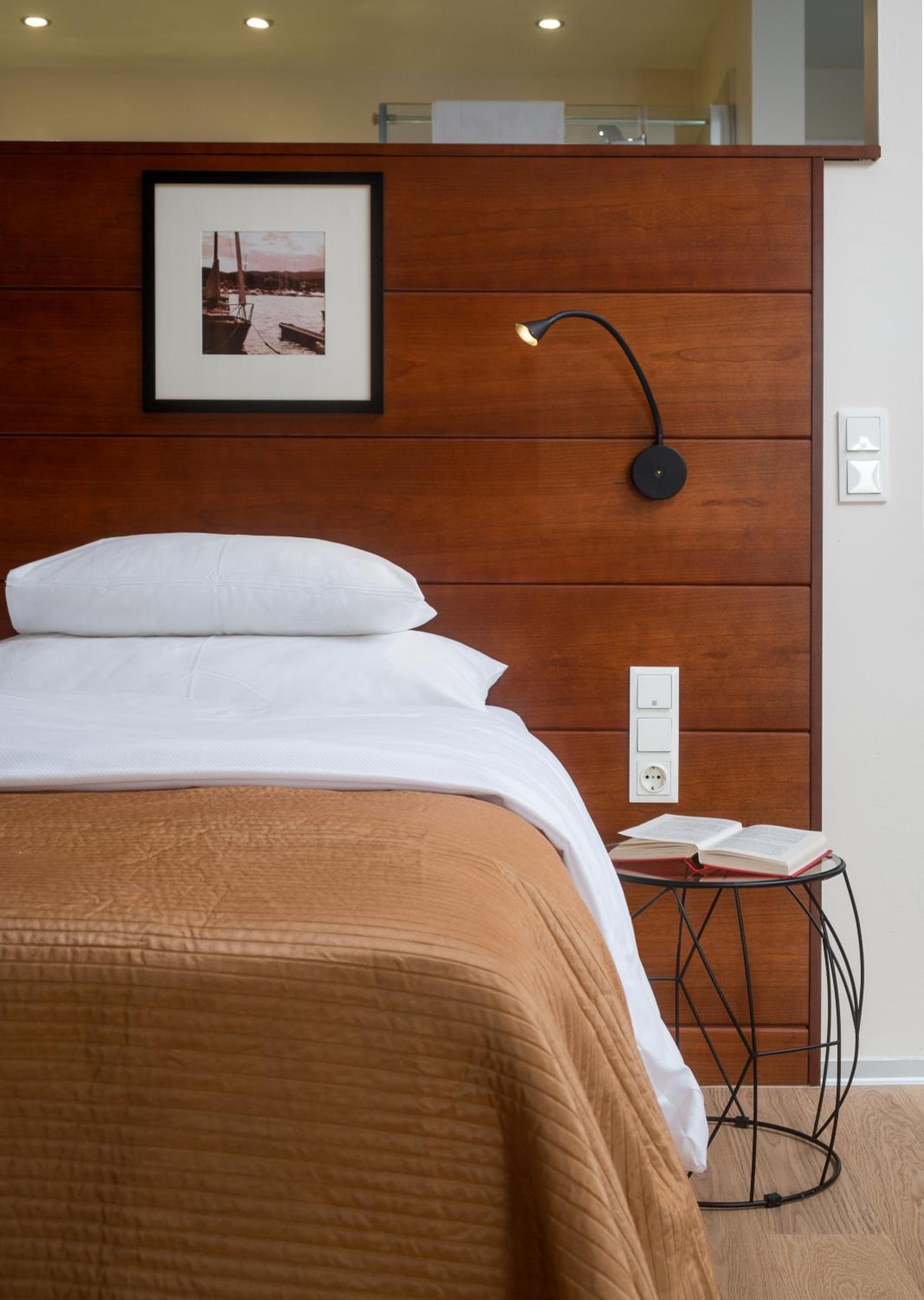 Double Room with Lake View - Photo 4