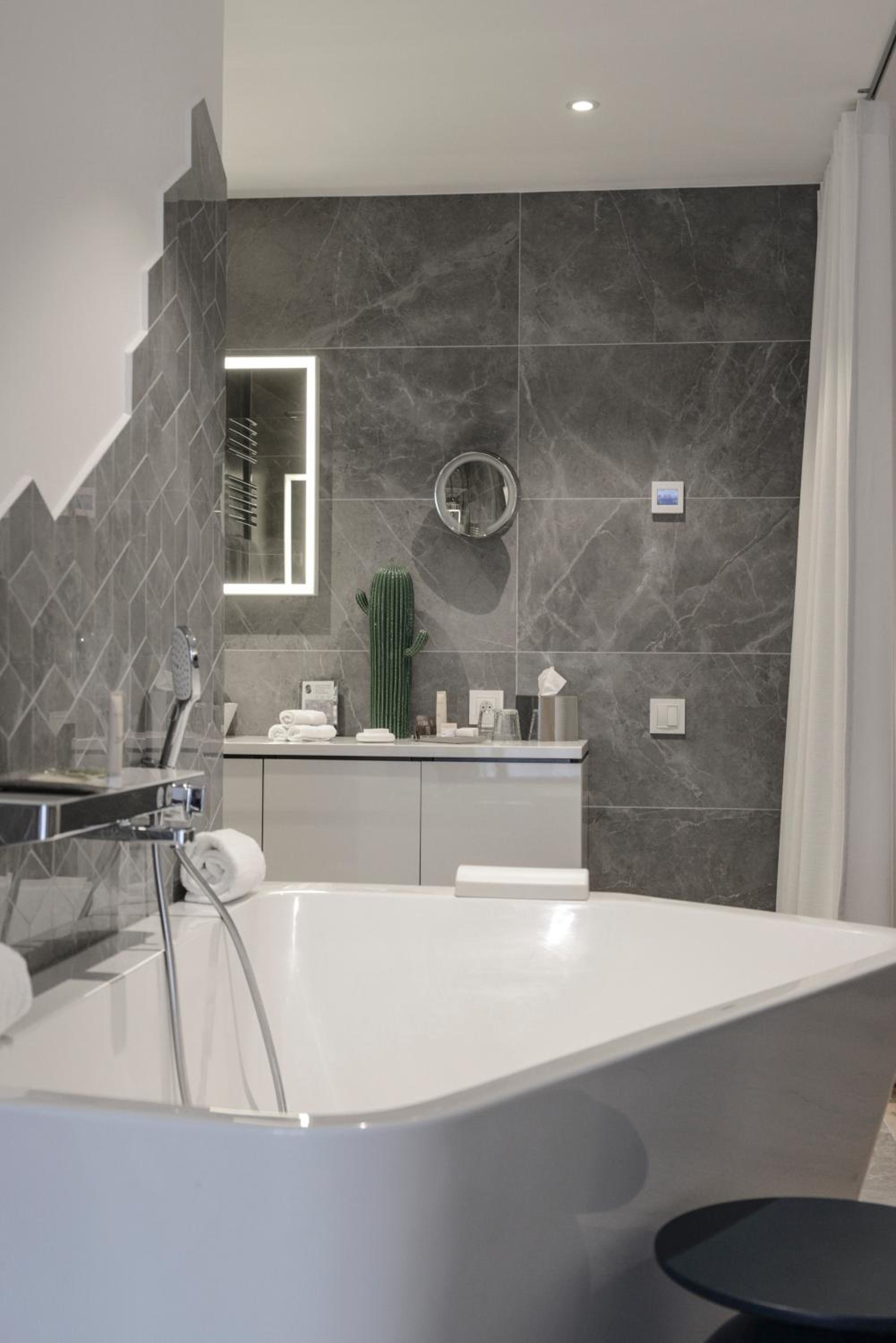 Suite with Terrace and Hot Tub - Photo 4