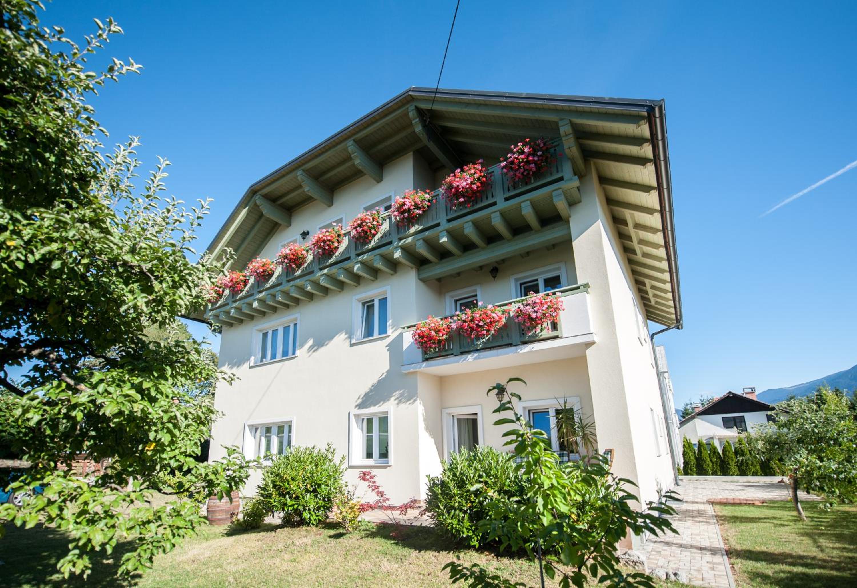 One-Bedroom Apartment with Balcony photo 1