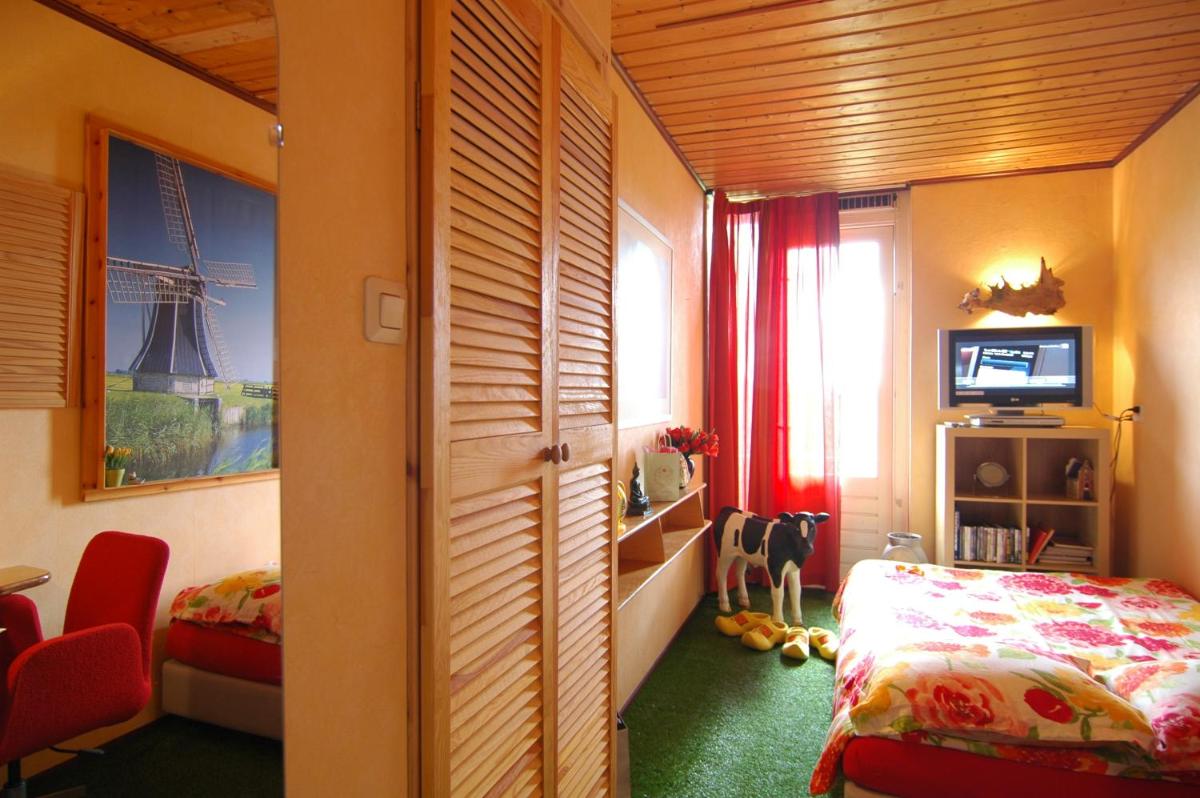 Double Room with Shared Bathroom photo 1