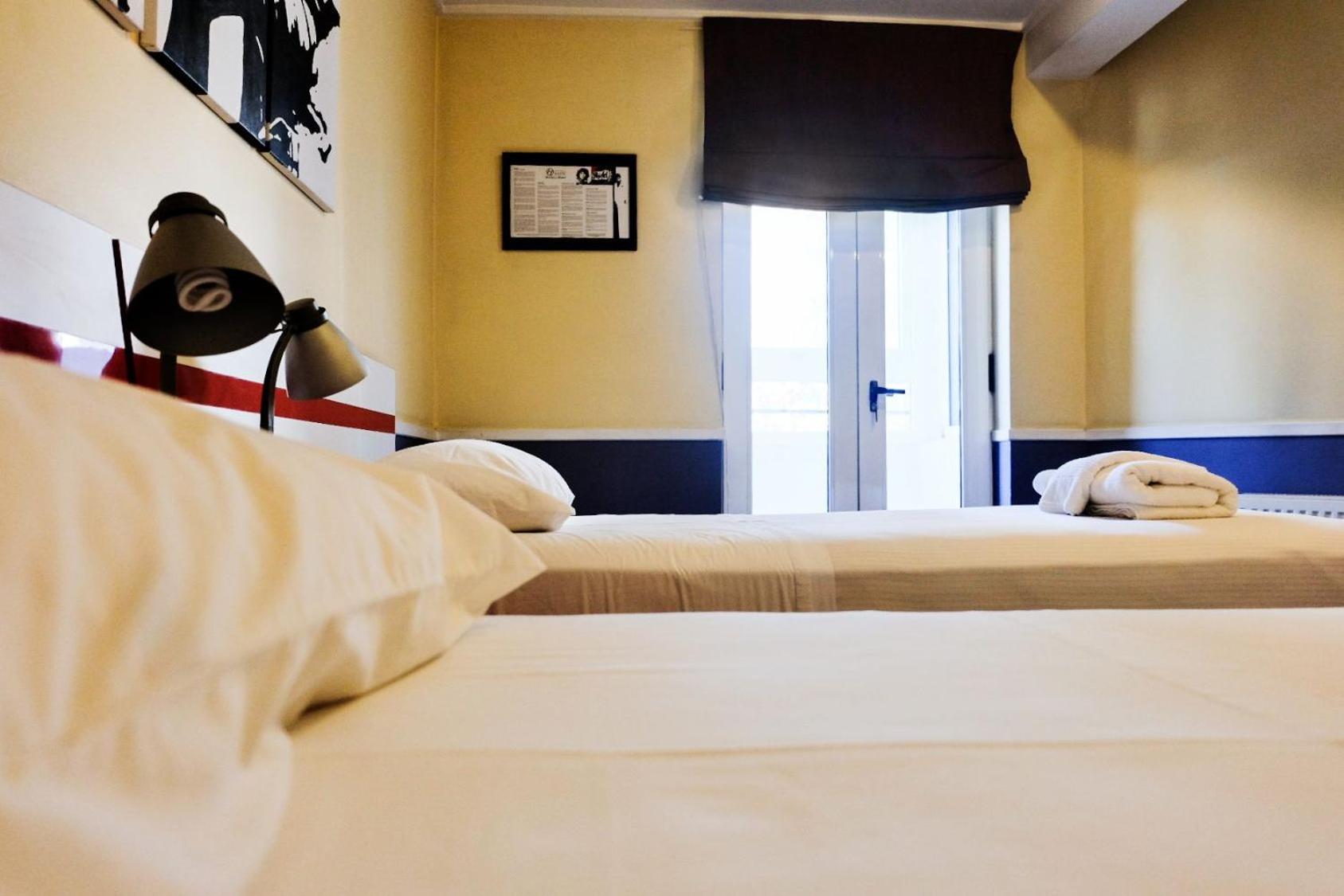 Twin Room with Shared Bathroom photo 3