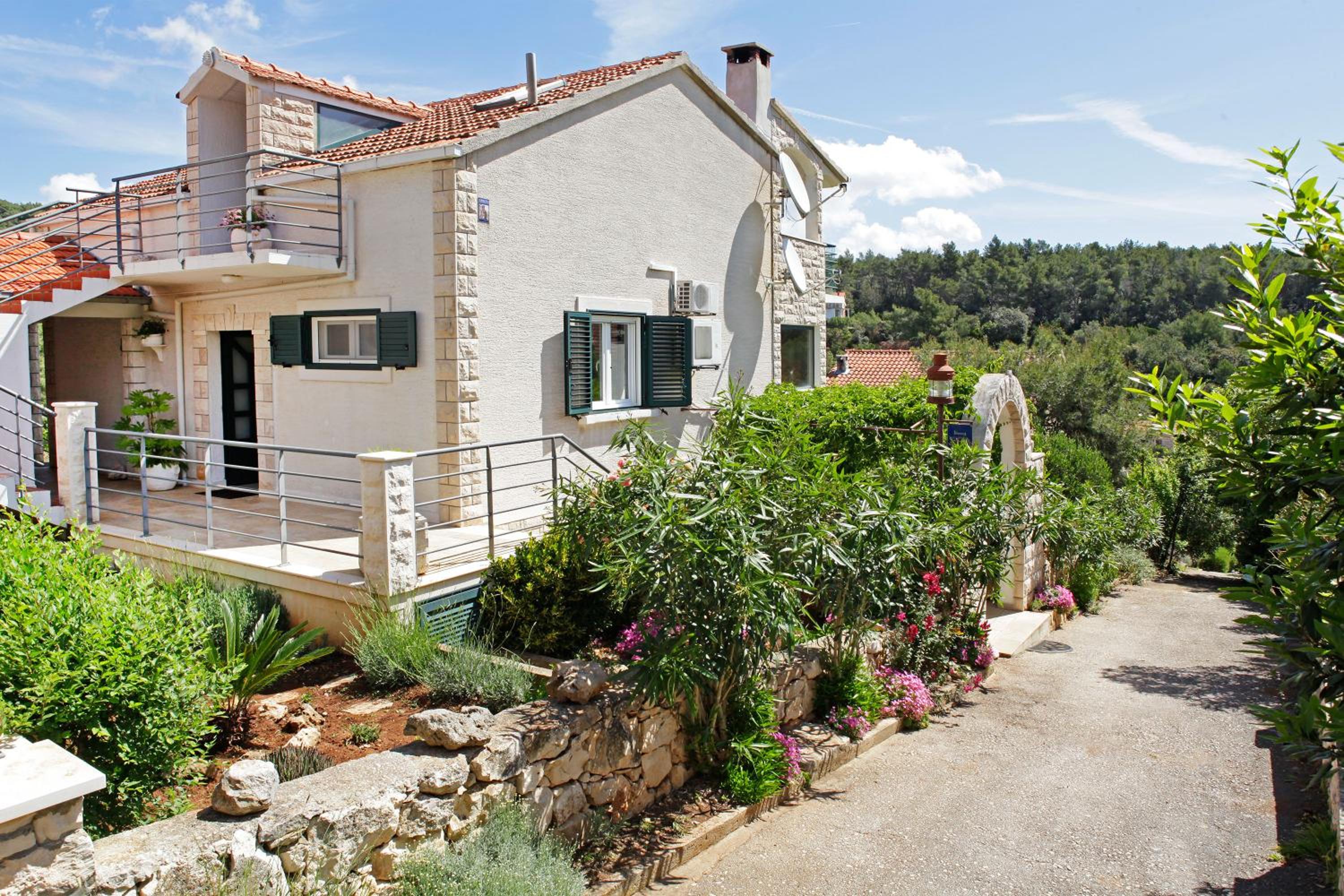 Three-Bedroom Apartment with Terrace photo 2