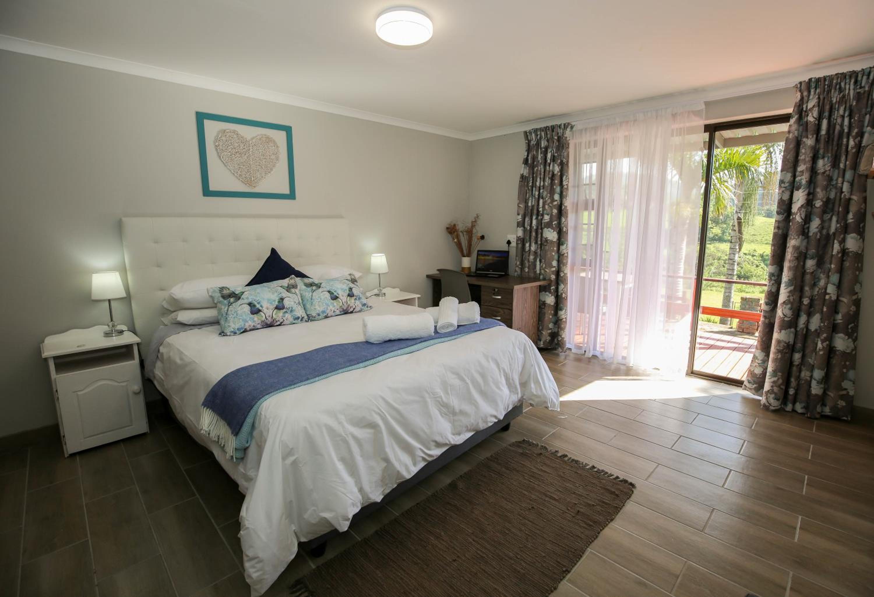 Suite - Photo 1
