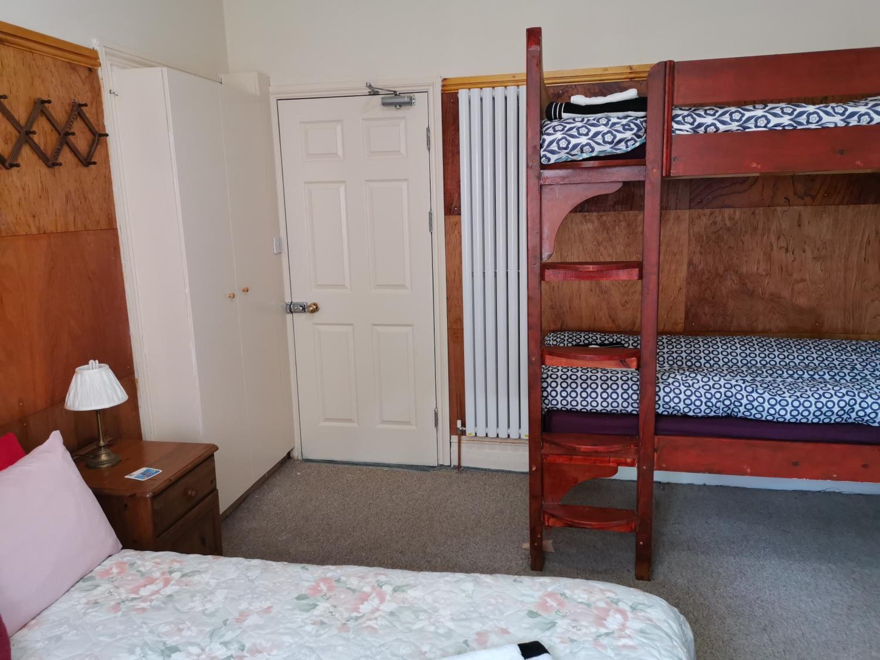 Quadruple Room with Private External Bathroom - Photo 3
